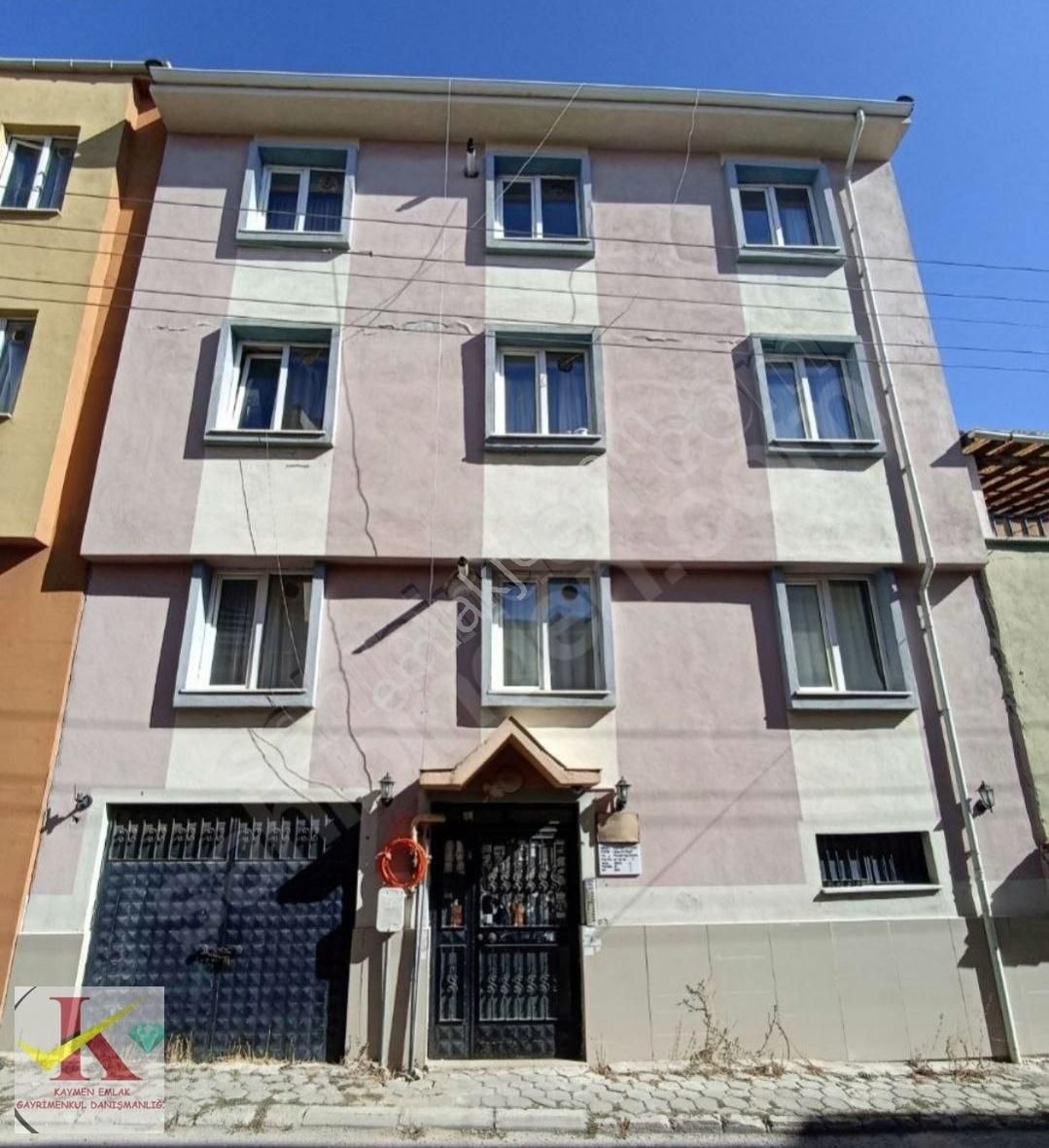 Kaymen Emlak Şirintepe Eczacılık Yanı Eşyalı 3. Kat 1+1 Satılık