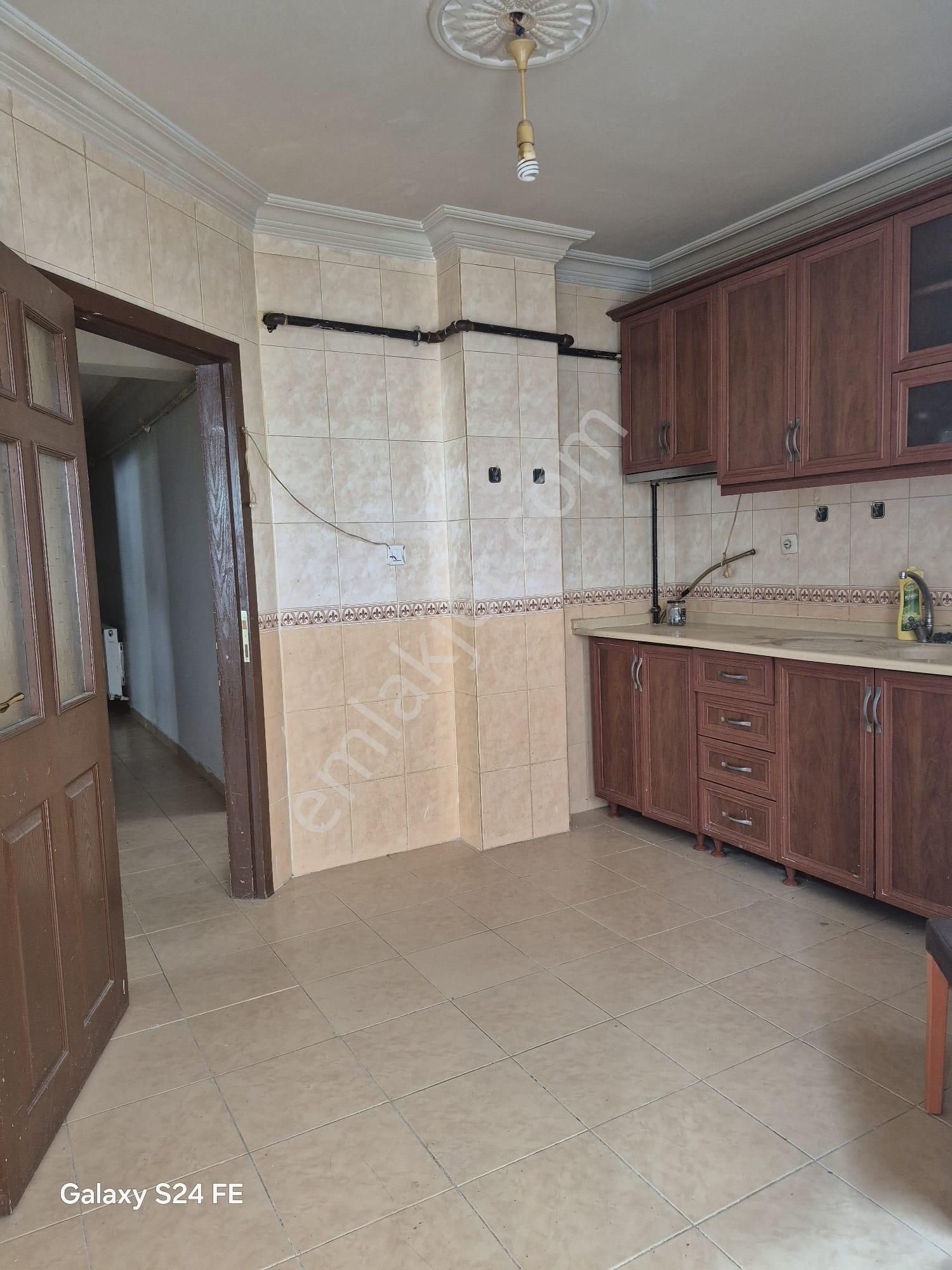 Yayla Mahallesi Ulu Cami Yakını Vadi Karşısı Kat Konumlu Çift Balkonlu Y.giriş 2+1