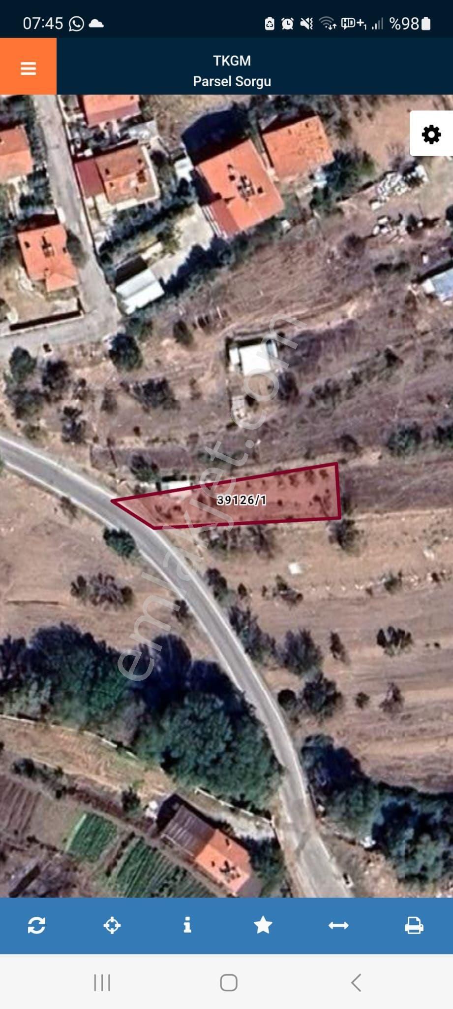 Meram Pamukçu'da Asfalta Cephe 15 Metre Prefabriği Bulunan Bahçe