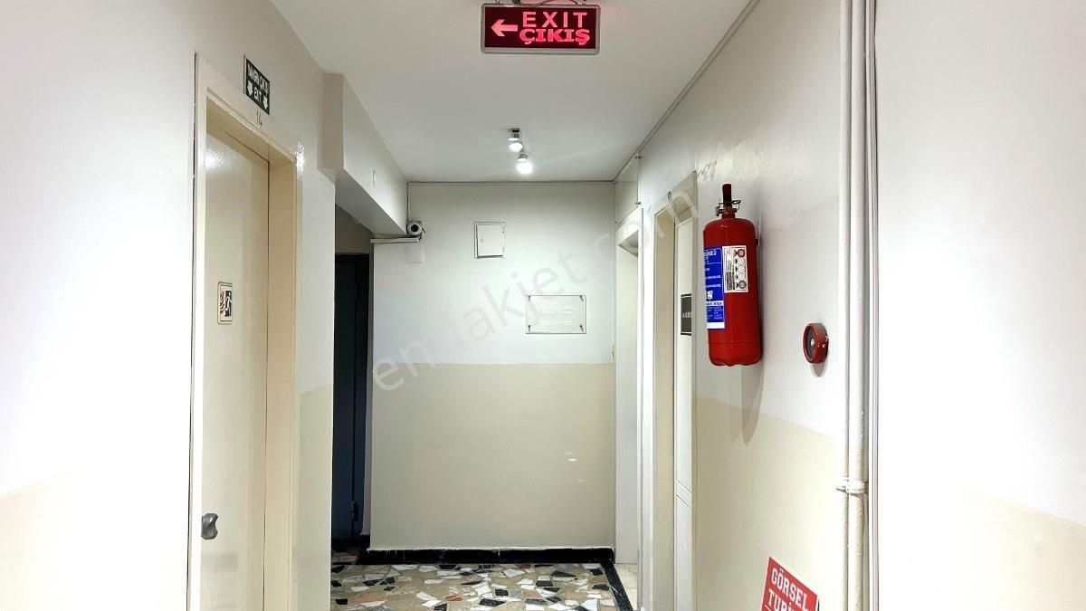 Bakırköy Zeytinlik Cihan İş Hanı Cadde Cepheli Satılık Ofis