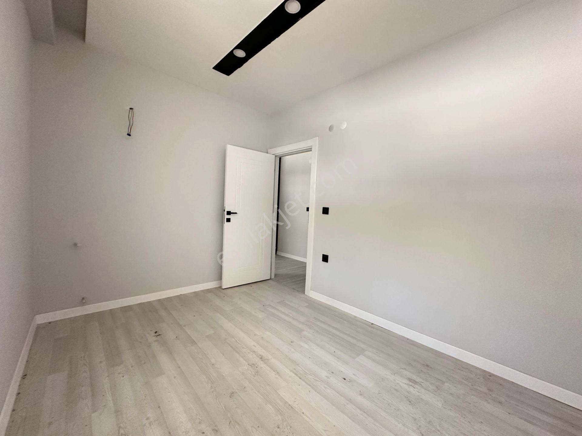 Sıfır İskanlı 1+1 Yol Cepheli Yüksek Giriş Daire