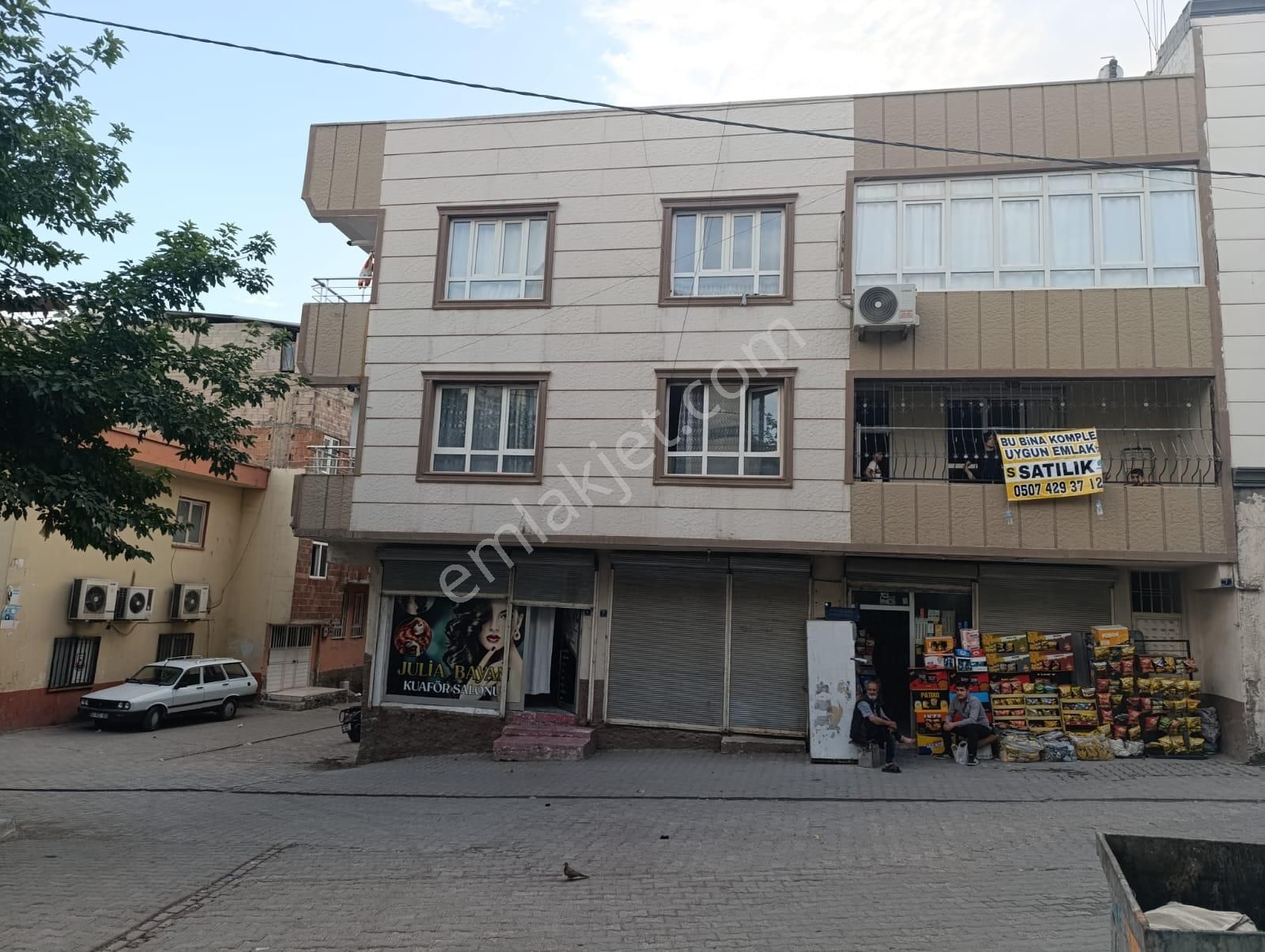 Uygun Emlak'tan Bağlarbaşı Açık Su Caddesinde 2 Katlı Komple Bina Satılıktır.