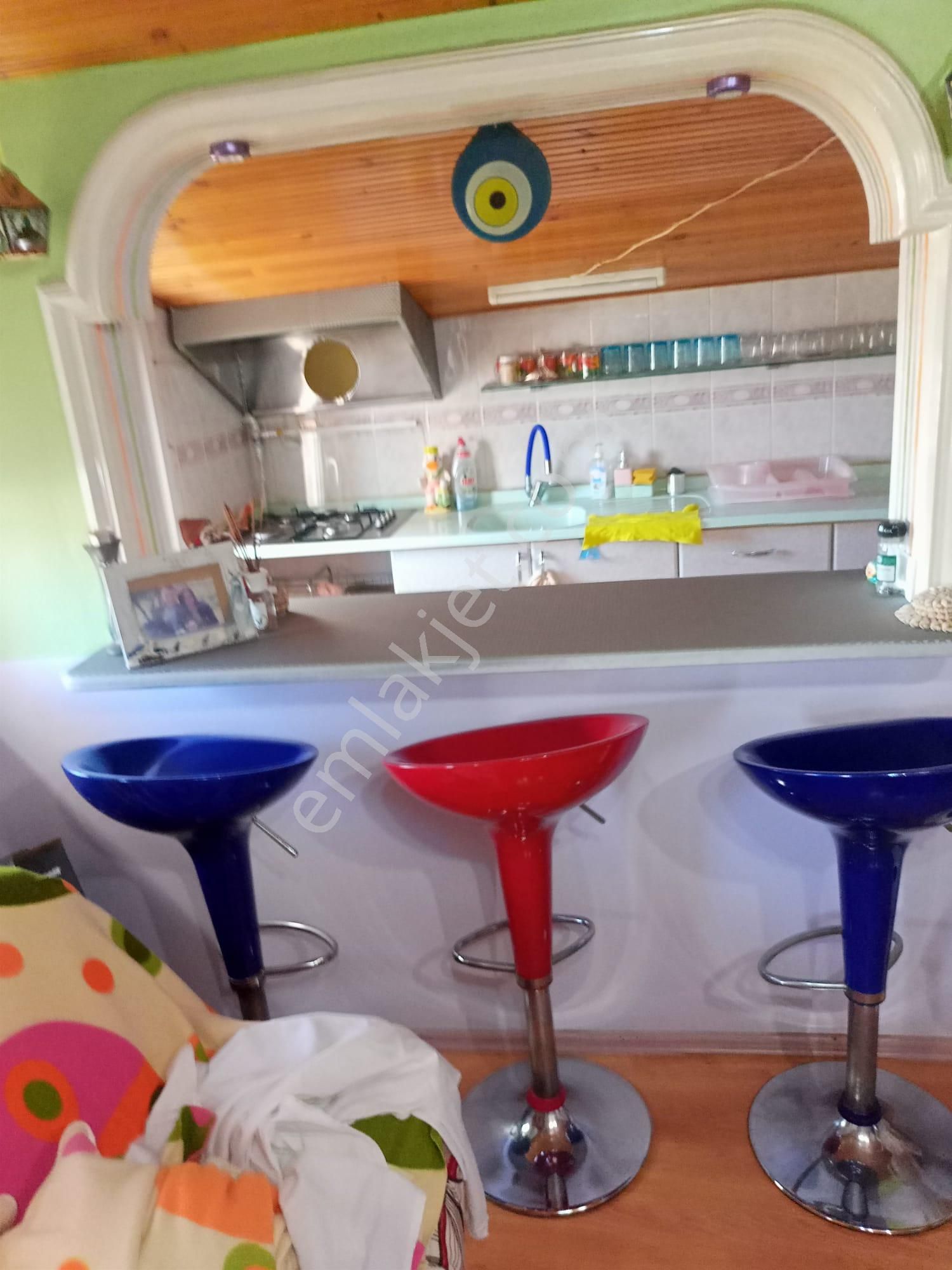 2 Oda 1 Salon Satılık Daire 5.kat ( Krediye Uygun Değildir. ) Metrobüse Yakın , Toplu Taşıma Yakın