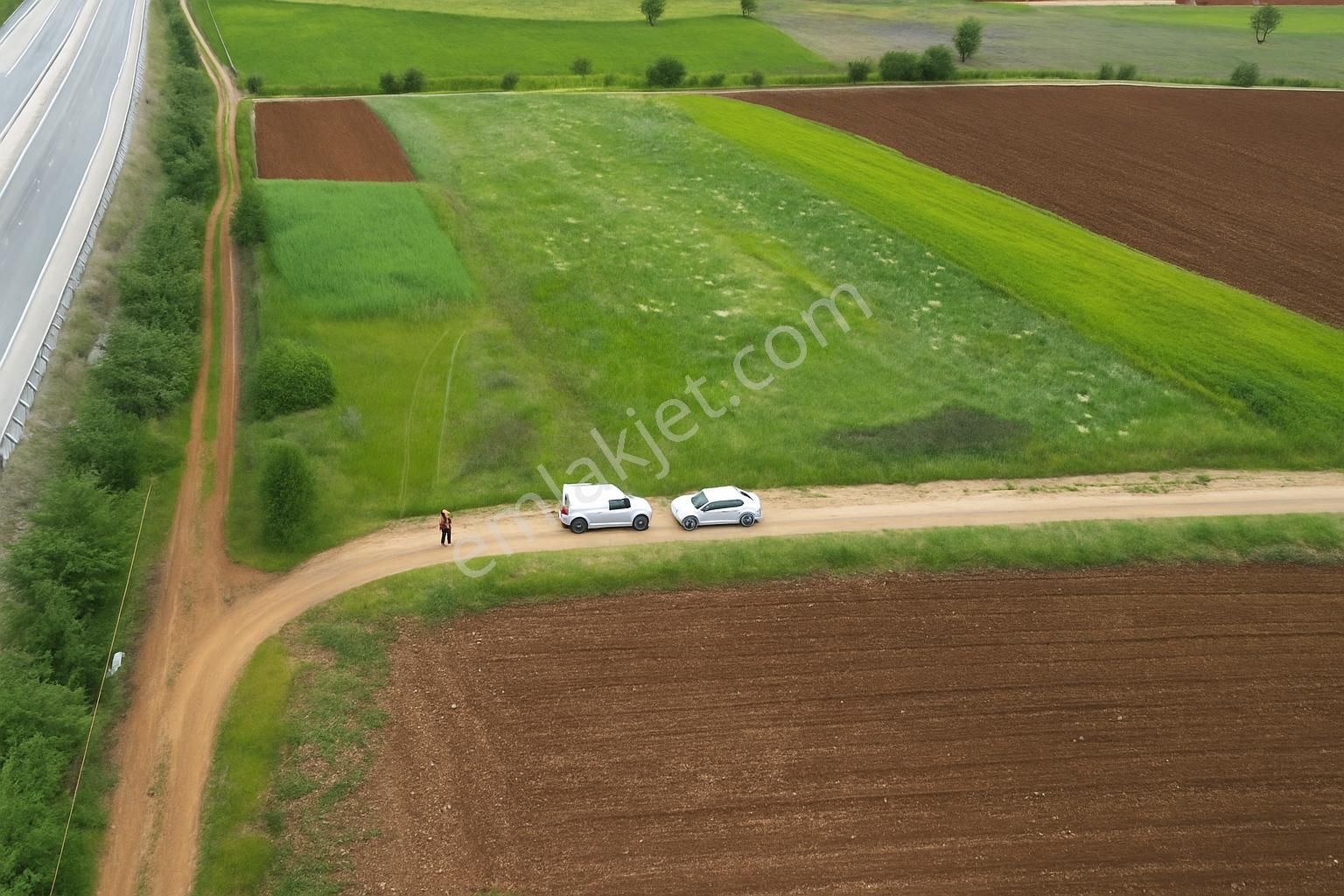 Denizli Tavas Hırka’da Ana Yol Cepheli 2738 M² Tarla – Yatırımlık Fırsat