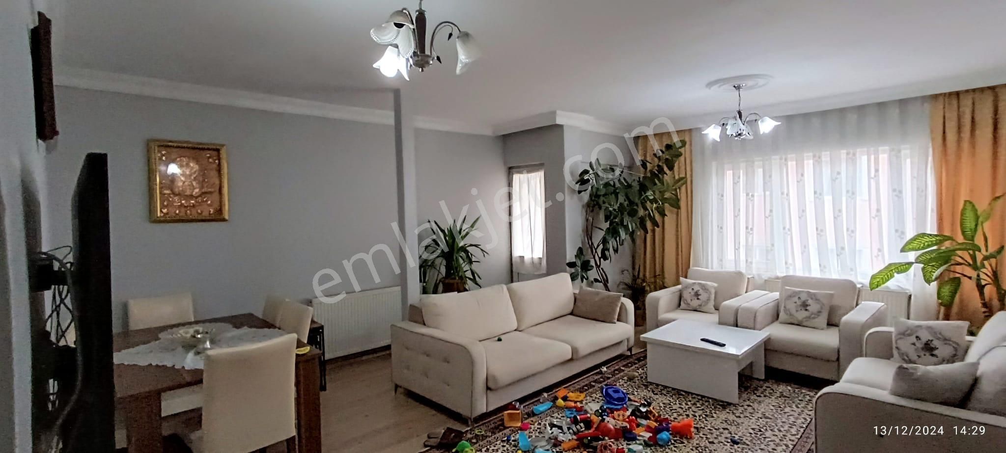 3+1 Avcılar Cihangir Merkezde Metrobüse 2 Dk Mesafede Kaymakamlık , Okul , Market, Cami Karşısı