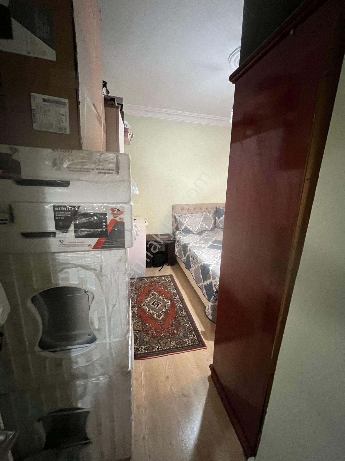 Bayrampaşa Altıntepsi 2+1 Ara Kat 20 Yıllık 98 M2