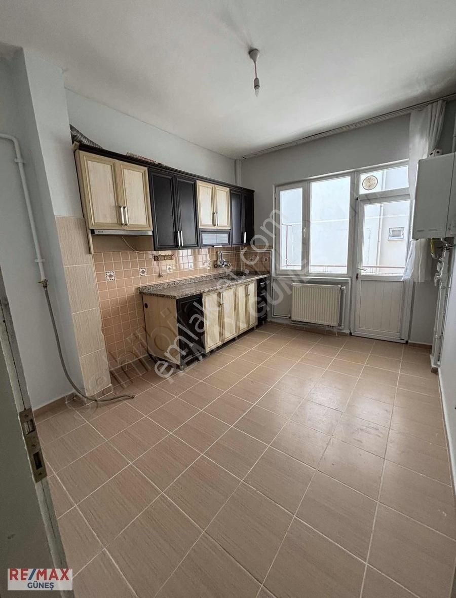 Fırat Mahallesi'nde Remax Güneş'ten 3+1 Daire