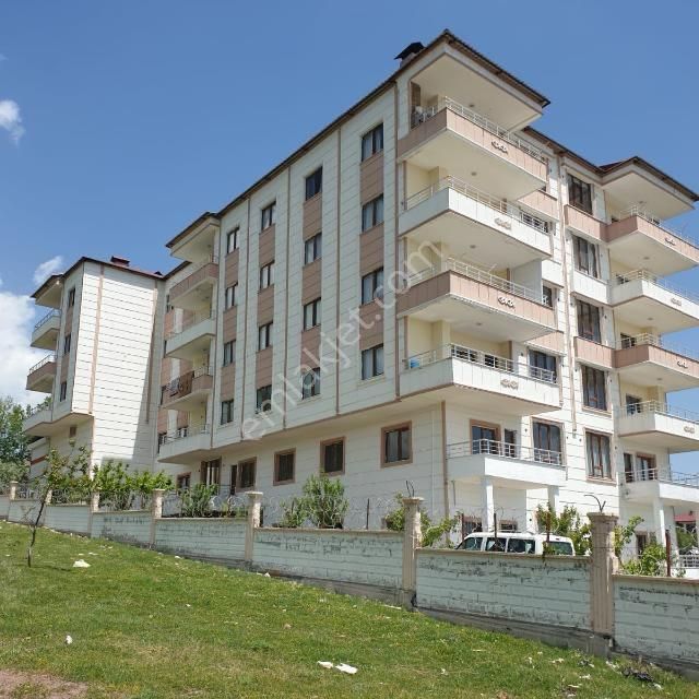 Bitlis Ahlat' Ta Satılık 2+1 Dayalı Döşeli Daire