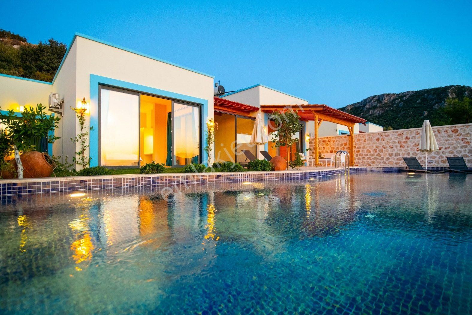 Kalkan Yeşilköy'de 4 Kişilik, Kapalı Havuzlu Ve Saunalı Villa