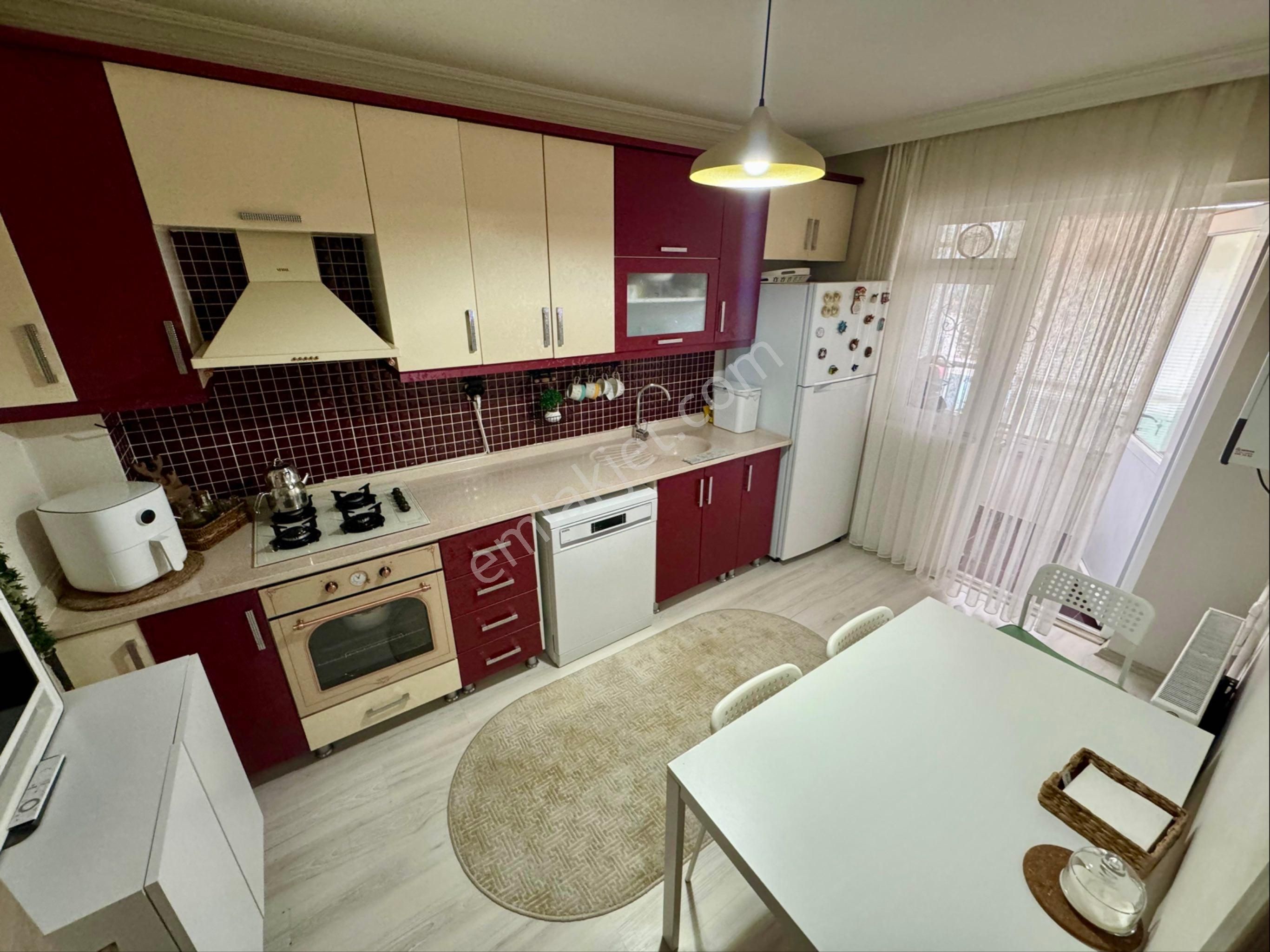Alfa Emlak'tan Etimesgut Yeşilovada Geniş M2 Yüksek Giriş Daire