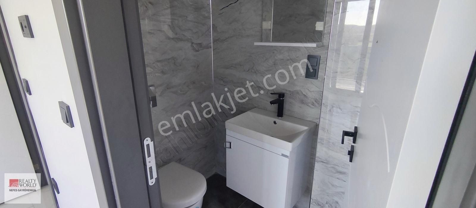 Rw Nefes'ten Kız-ko Sahile 500 Metre 3+1 Kapalı Mutfaklı Villa