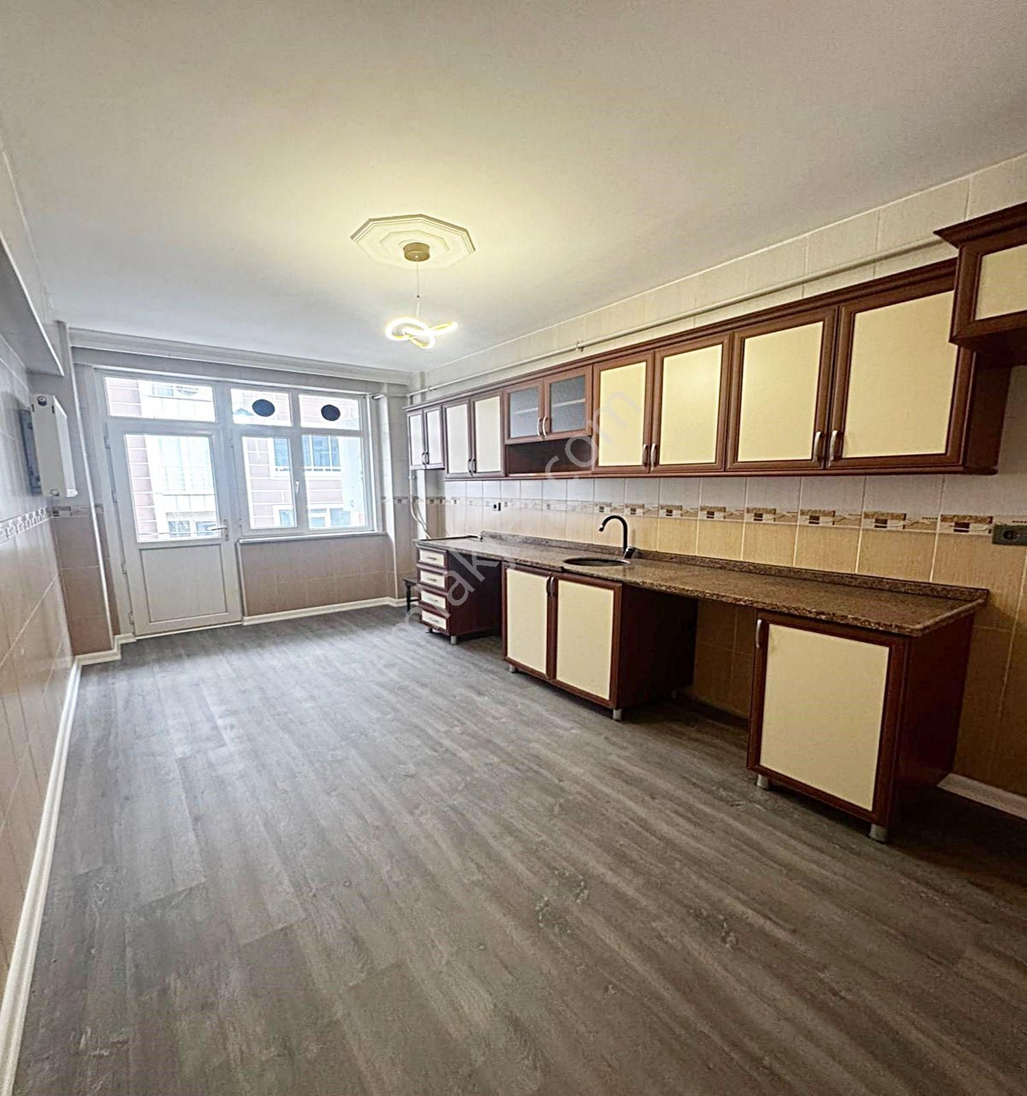 Esenyurt Mehterçeşmede Metrobüse Yakın 120 M2 2+1 Acil Satılık Daire - Görsel 14