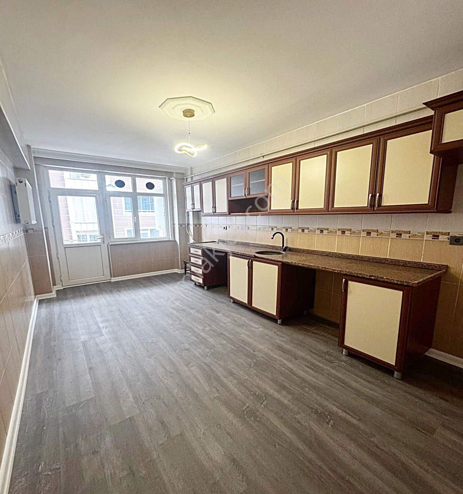 Esenyurt Mehterçeşmede Metrobüse Yakın 120 M2 2+1 Acil Satılık Daire - Görsel 11