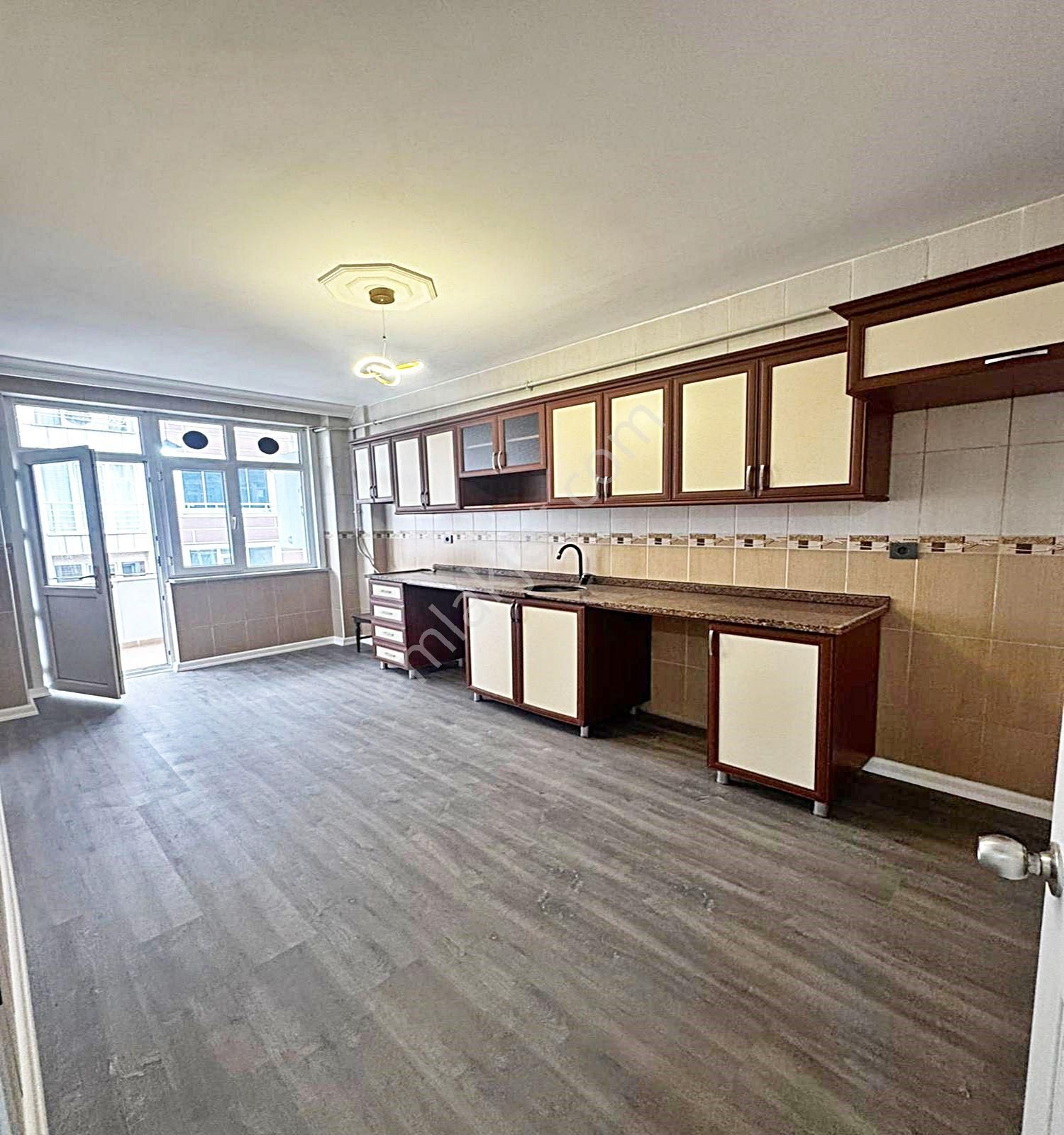 Esenyurt Mehterçeşmede Metrobüse Yakın 120 M2 2+1 Acil Satılık Daire - Görsel 20