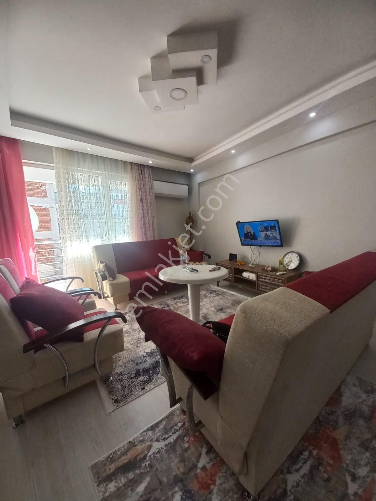 Kuşadası Cumhuriyet Mahallesinde Satılık 2+1 80 M2 Daire.