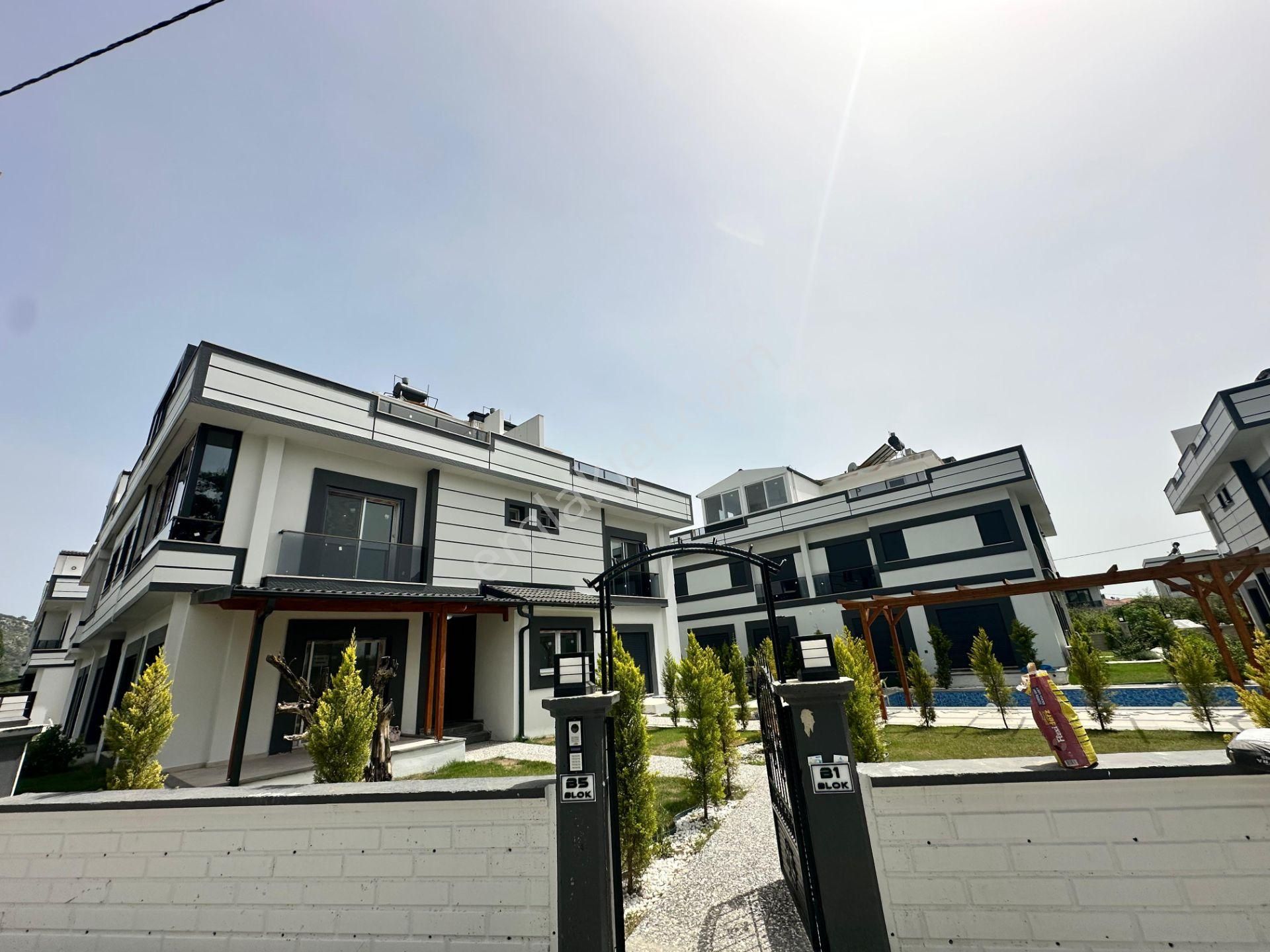 Dalaman Karaçalı Mahallesinde Havuzlu Sitede 4+1 Villa