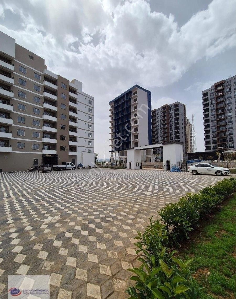 Çimenden Havuzlu Satılık 1+1 Lux Daire