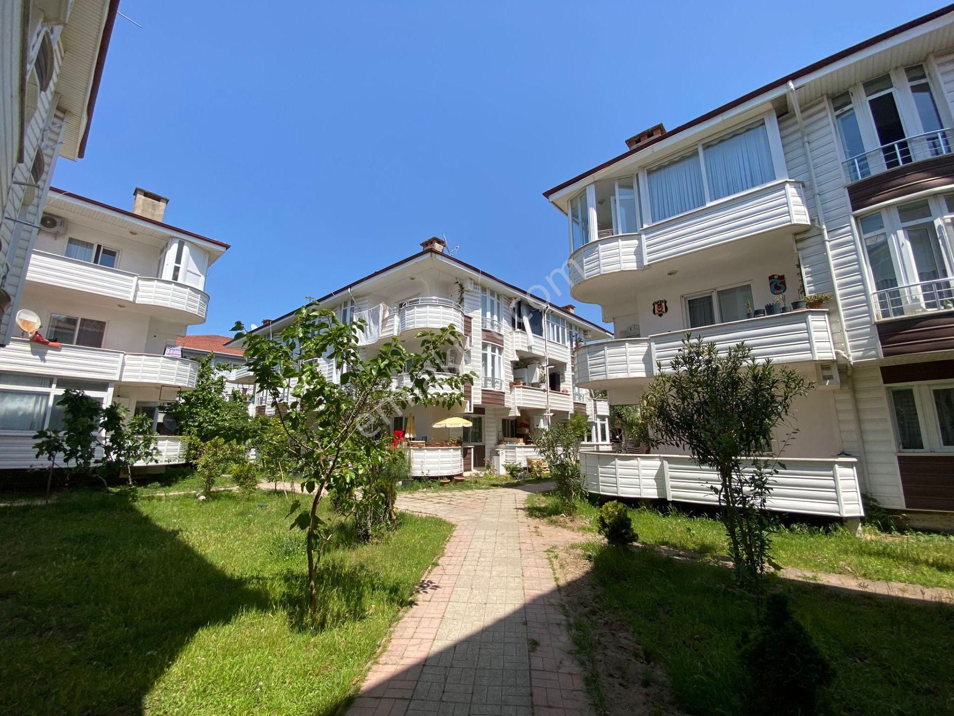 Yalı Mahallesinde,çarşı Ve Denize Yakın, Mutfak Ayrı Kombili 2+1