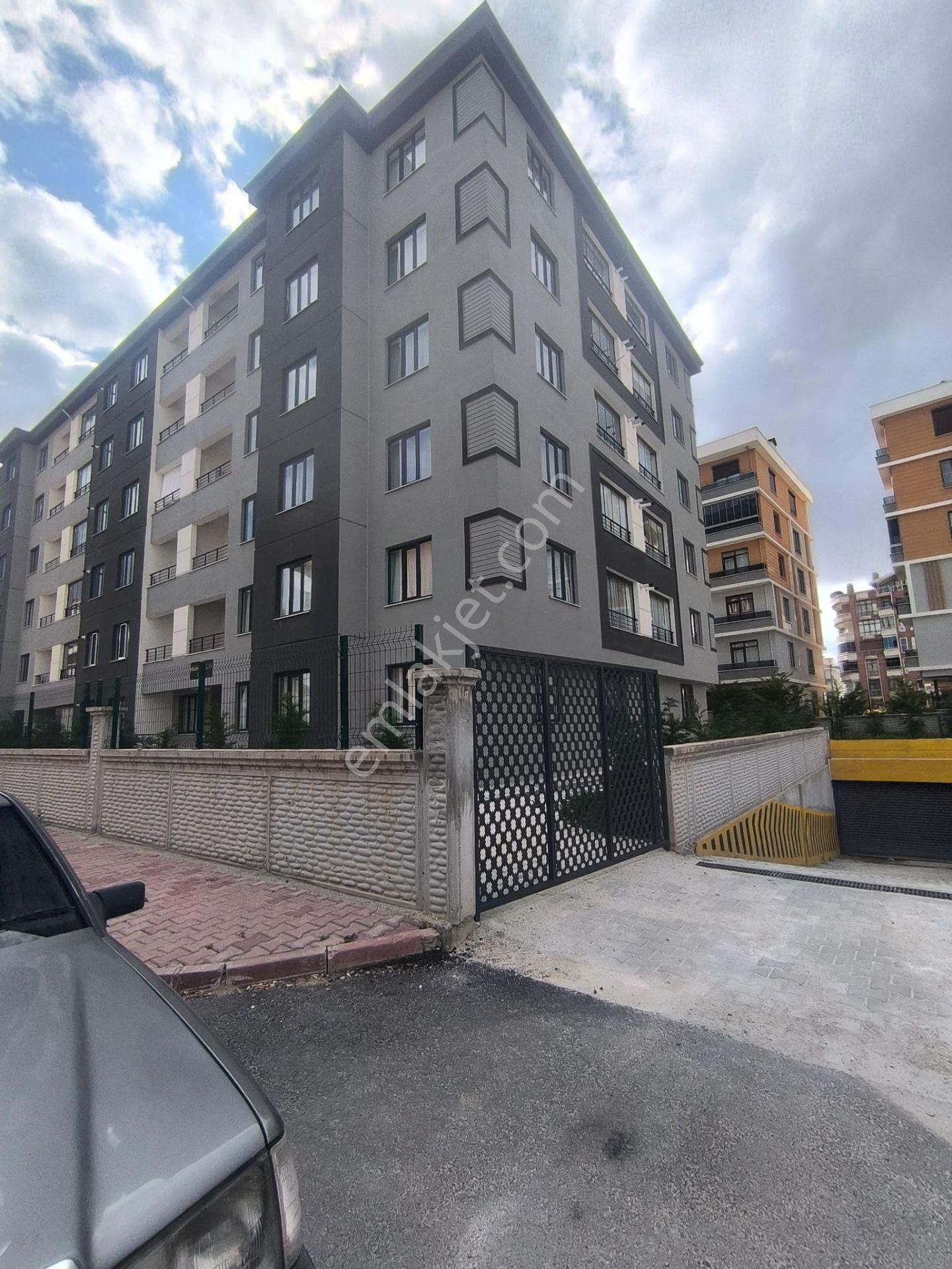 Fetih Cd Cephe 3+1 Sıfır Daire