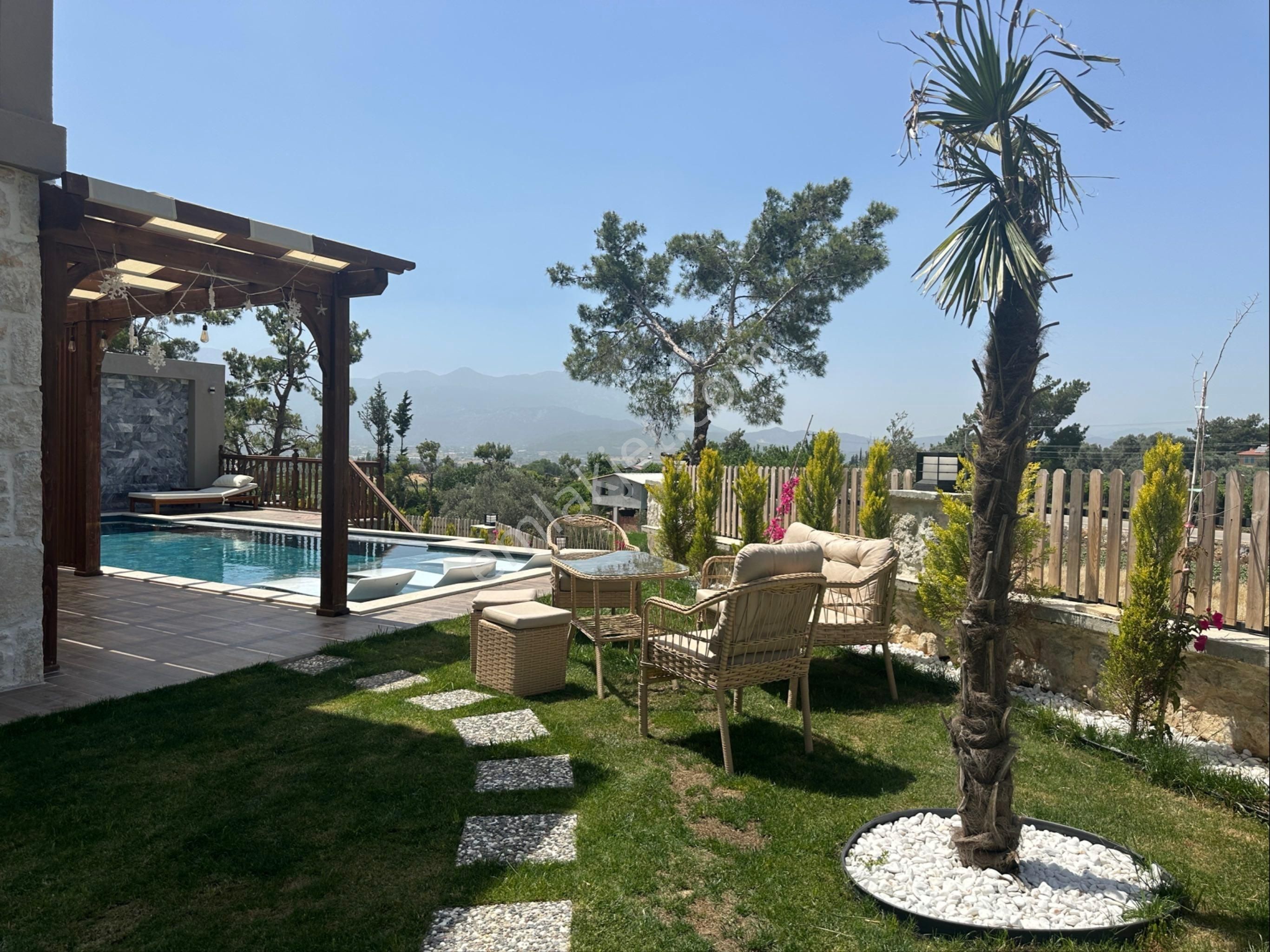 Doga İçersinde Muhtesem Mimari İle Döşenmiş Ultra Lüx Villa