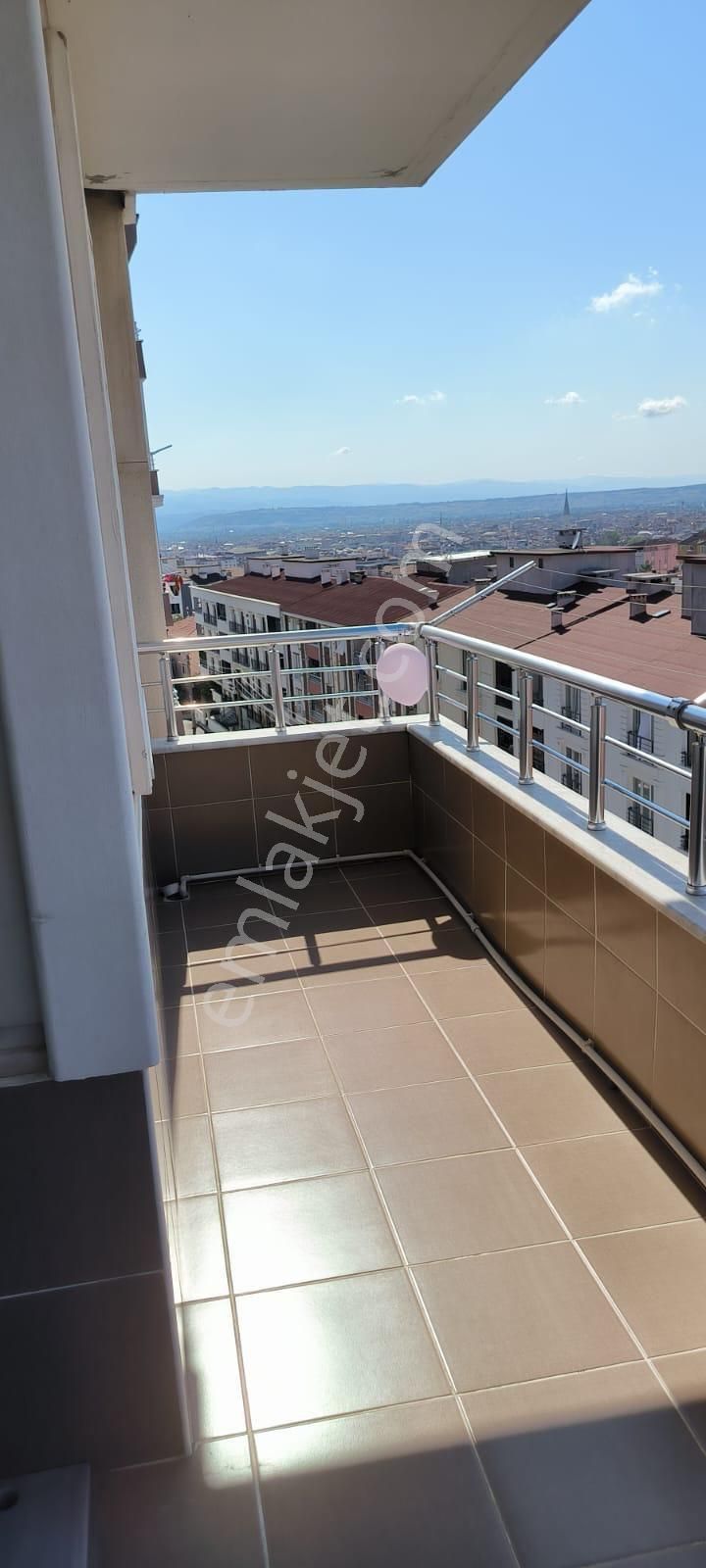 Demir Gayrimenkulden Bafra Mevlana Mhde Satılık 4+1 Daire Site İçi