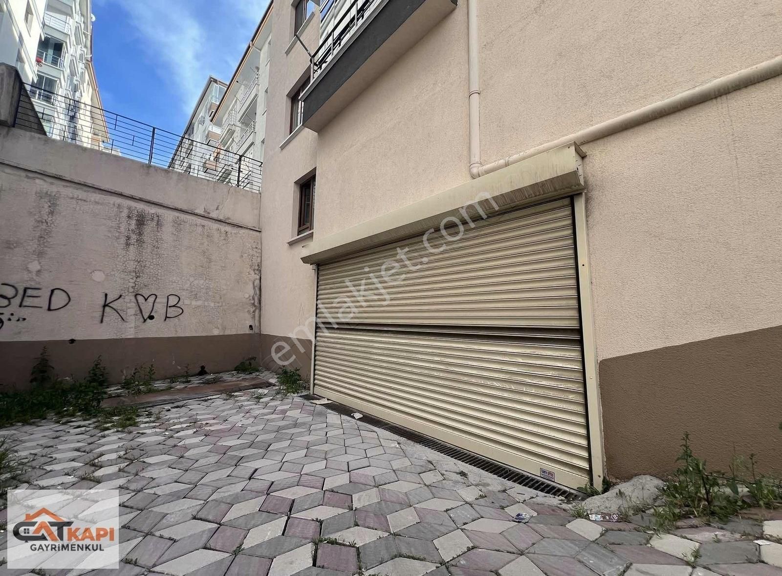 Çatkapı'dan Ovacık'ta Çift Banyolu Kilerli Lüks 4+1 Daire