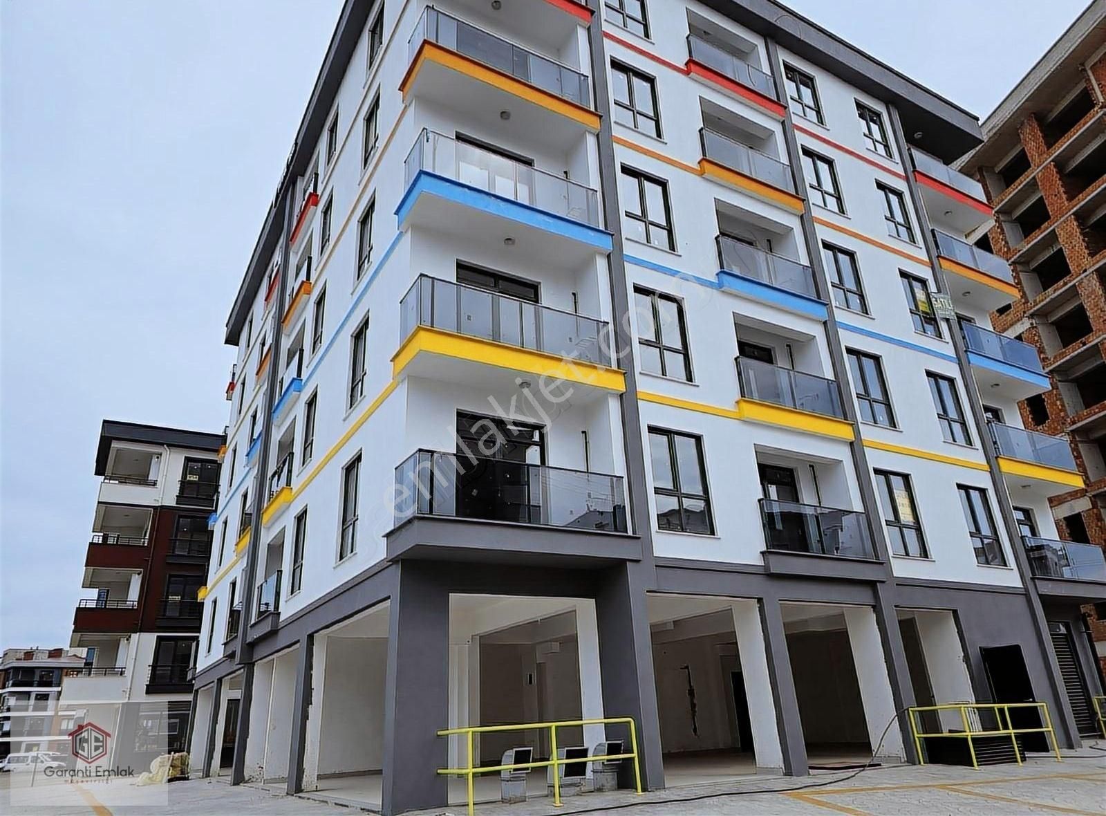 Cumhuriyet Mah Üniversiteye Yakın 1.kat 1+1 Daire 48 M2 Satılık