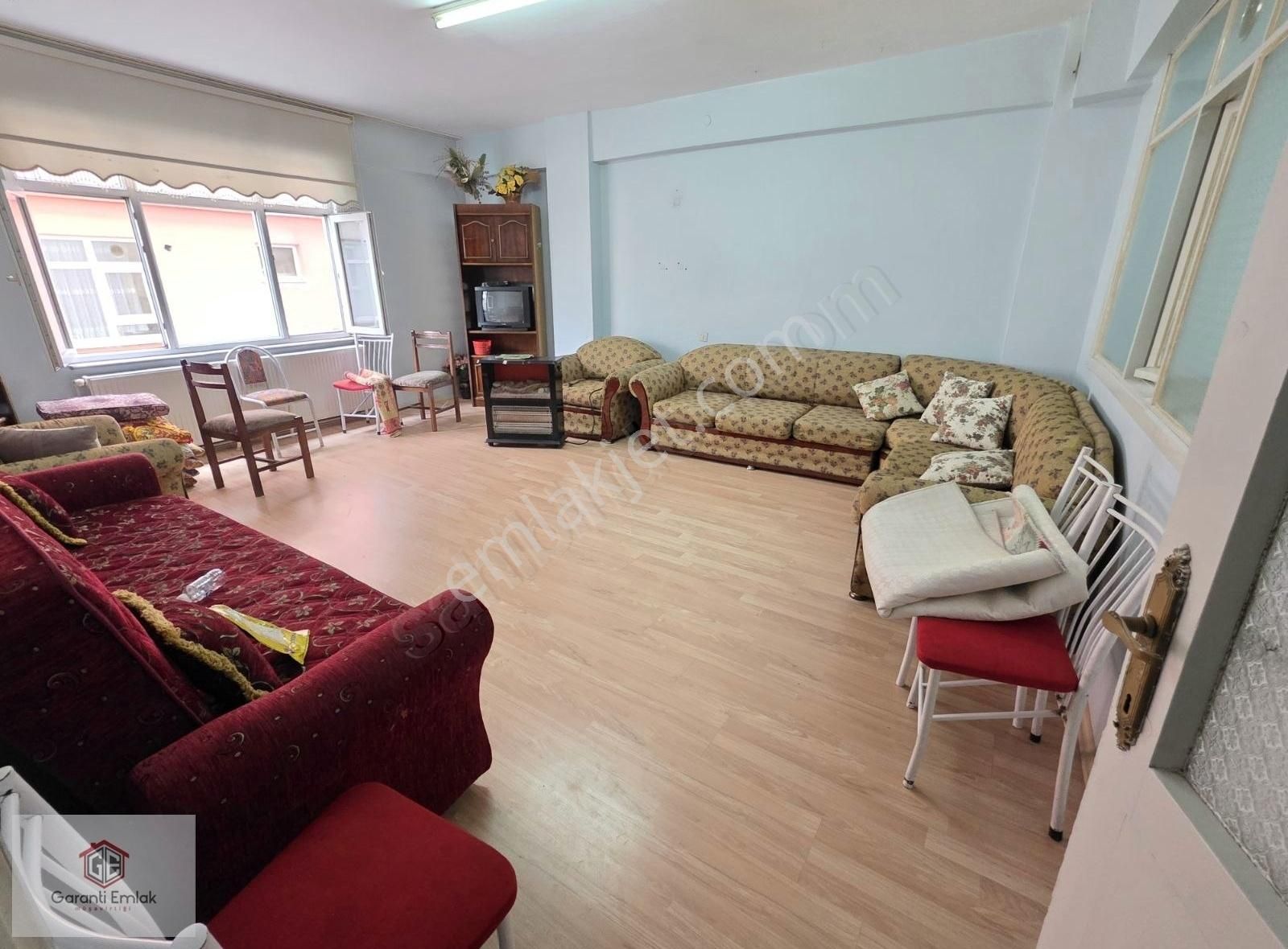 Şehrin Merkezine Mah 105 M2 1. Kat Daire Acill Satılık