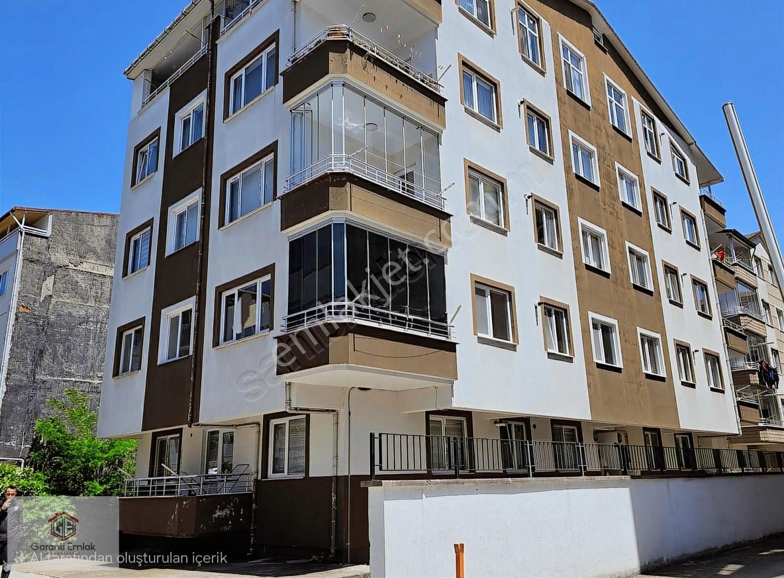 Akyazıda 125m2 Emniyete Yakın 1.kat Ön Cephe Daire Satılık Acill