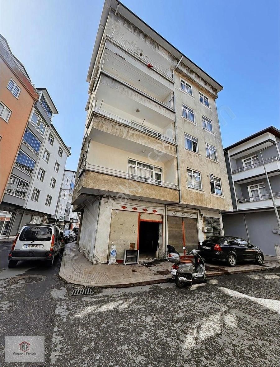 Karşıyaka'da Elit Ekmek Fırını Mevkiinde Satılık İşyeri