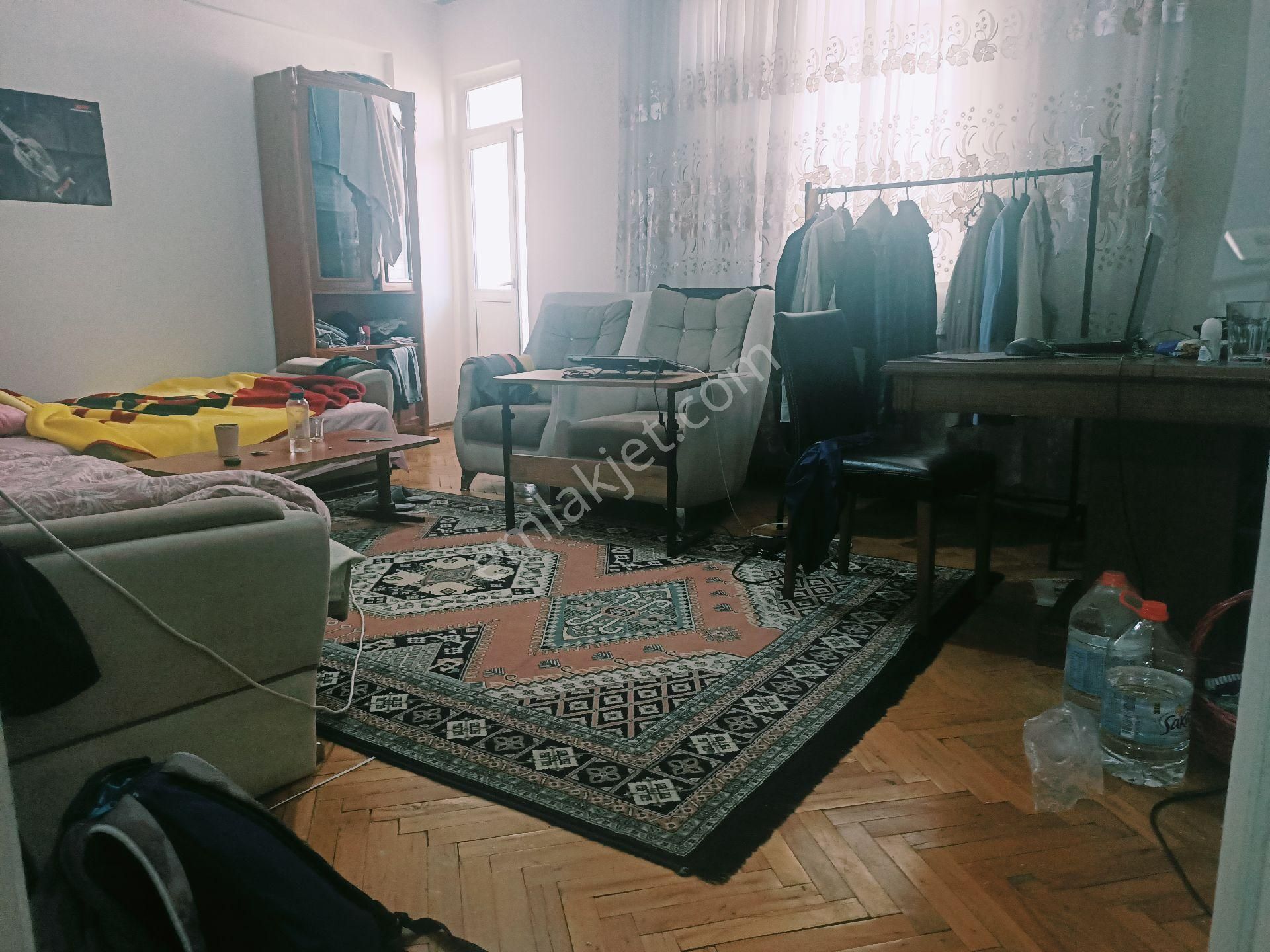 Şirinevler'de Satılık 2+1 Daire