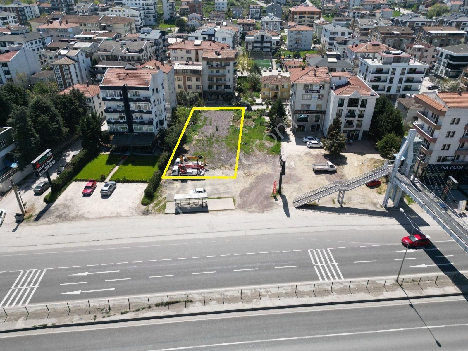 Anayol Üstü+önü Arkası Açık+ulaşımı Kolay+merkezde Fırsat Arsa