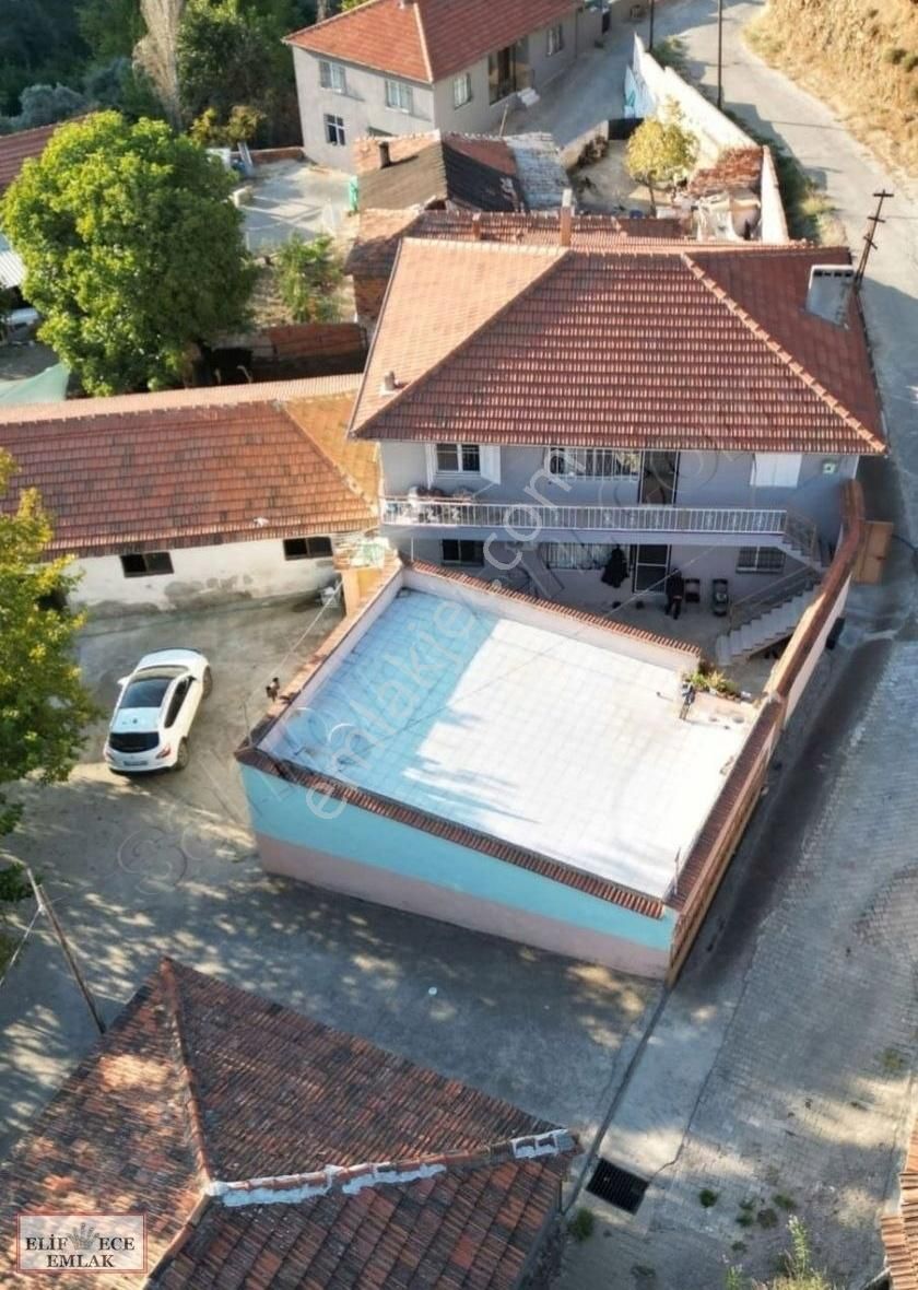 İzmir Kemalpaşa Bağyurdu Satılık 1575 M2 Bahçe İçinde Köy Evi