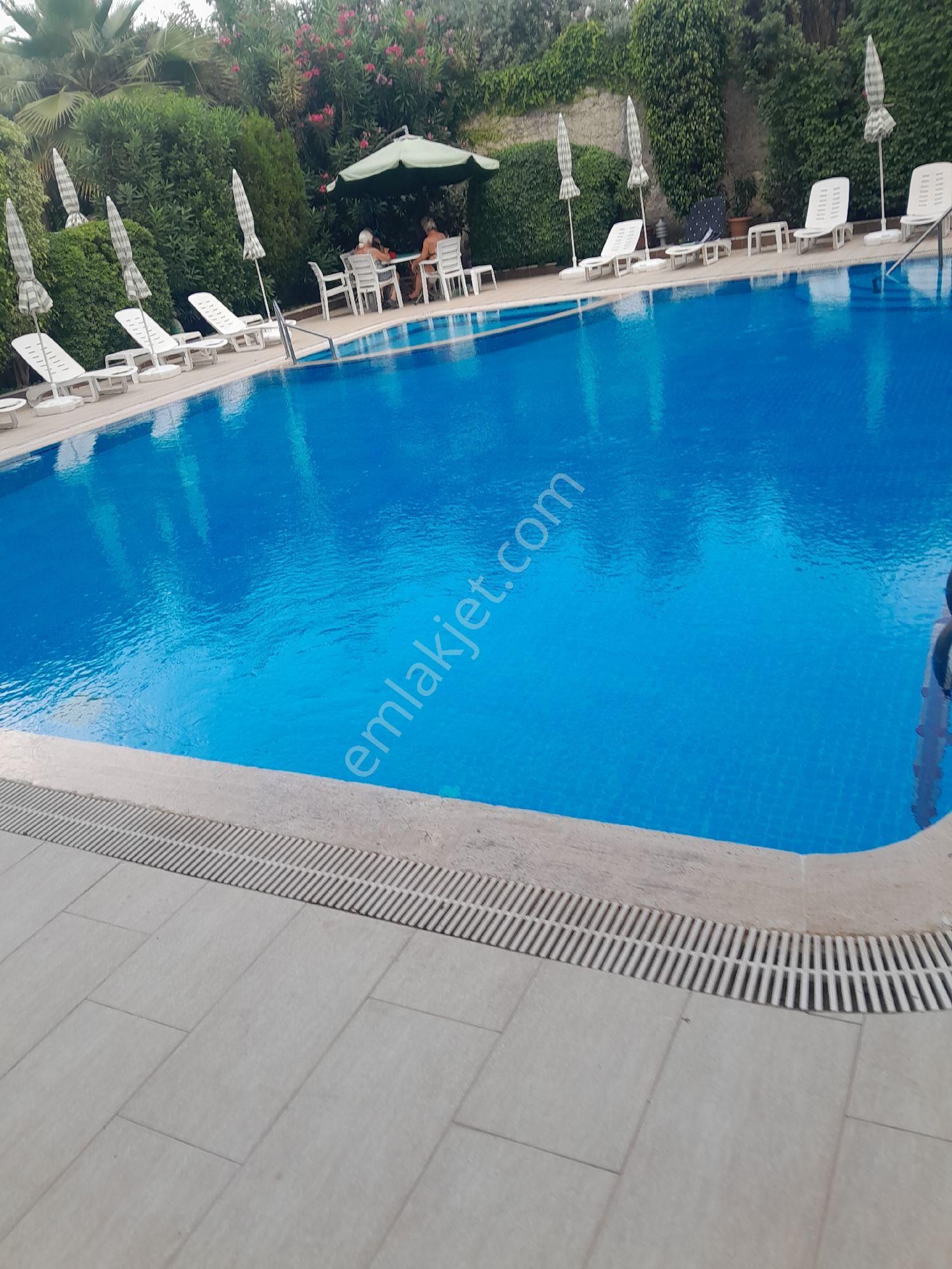 Alanya Kızlarpınarı Satılık 1+1 Lüks Havuzlu Daire
