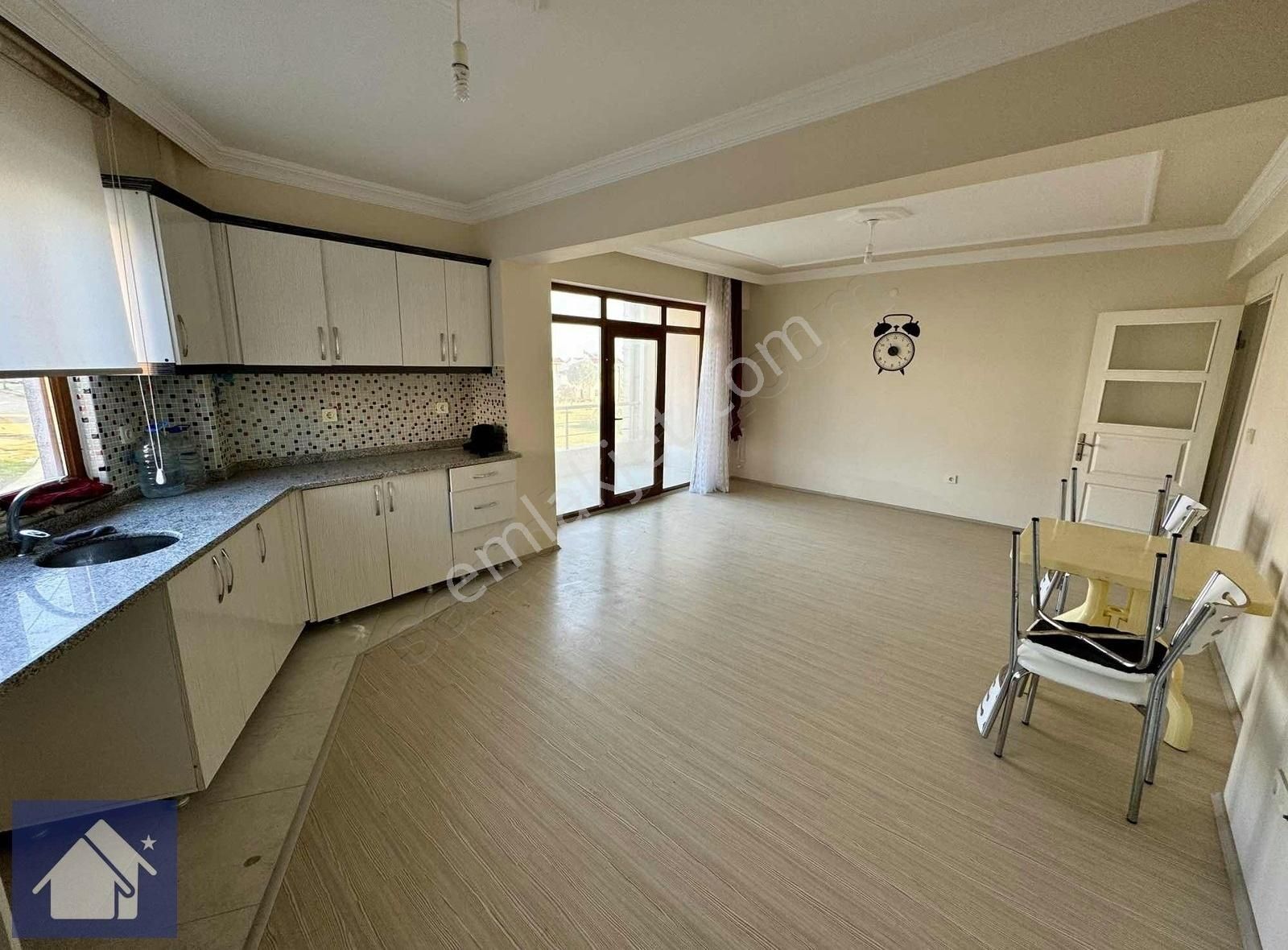 *denize Sıfır*2+1*7 Yaşında*kullanışlı*keyifli Yazlık