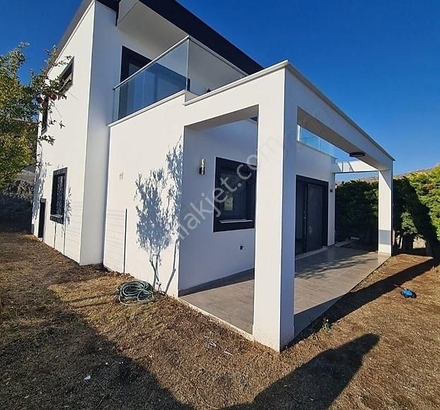 Bodrum Akyarlarda Deniz Ve Kos Manzaralı 3+1 Müstakil Villa