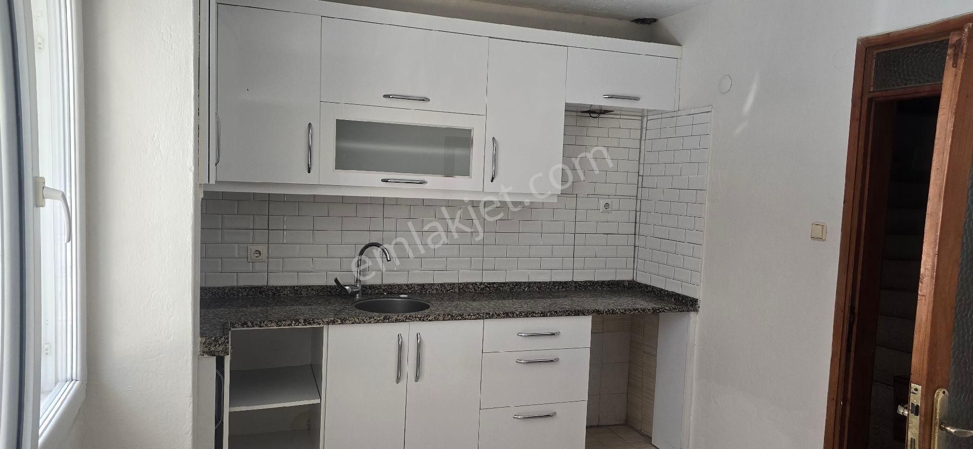 Buca Yeşilbağlarda Kiralık Sobalı Daire