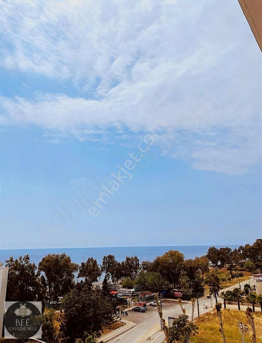 Bee'den Site İçerisinde Deniz Manzaralı Geniş Daire