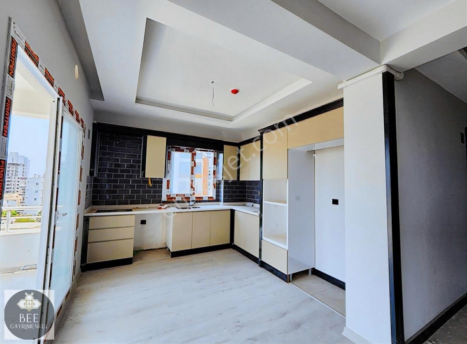 Tece'de Merkezi Konumda Site İçi Tam Kompleks 3+1 Satılık Daire