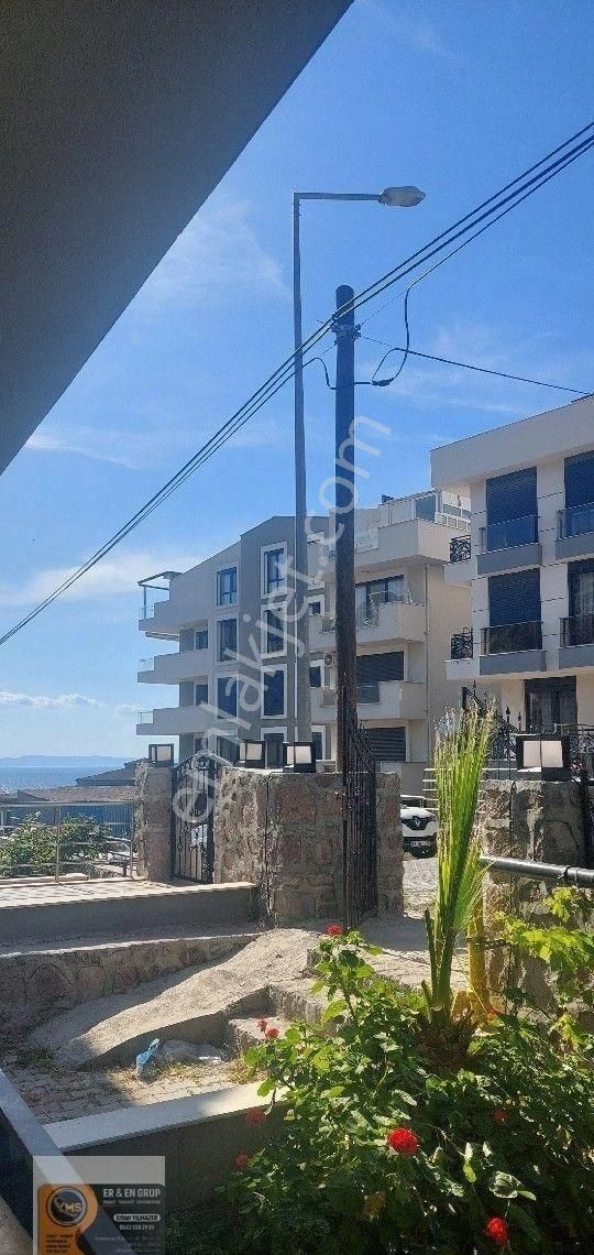 Dikili Gazipaşa Mah. Denizi Görür Ön Tarafı Bahçeli Doğalgaz Alt Yapılı Eşyalı 1+1 Daire Satılık