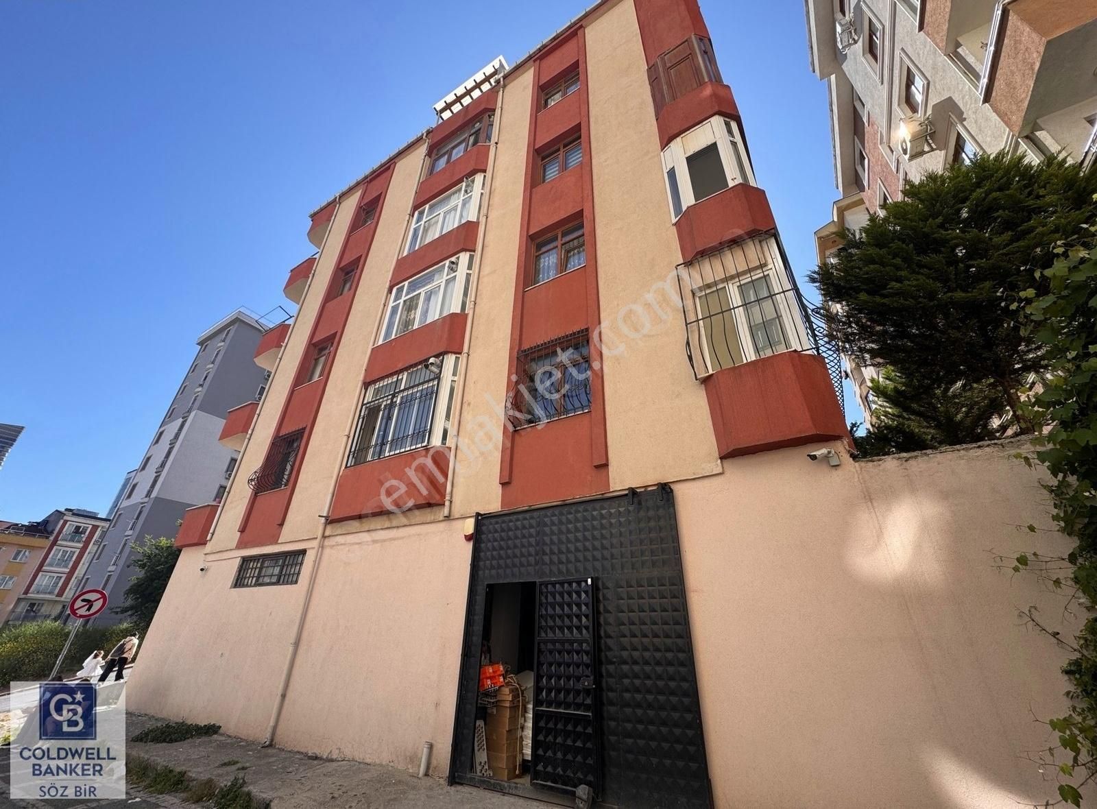 Ümraniye Çakmak Merkezi Konumda190m2 Yüksek Tavanlı Satılık Depo