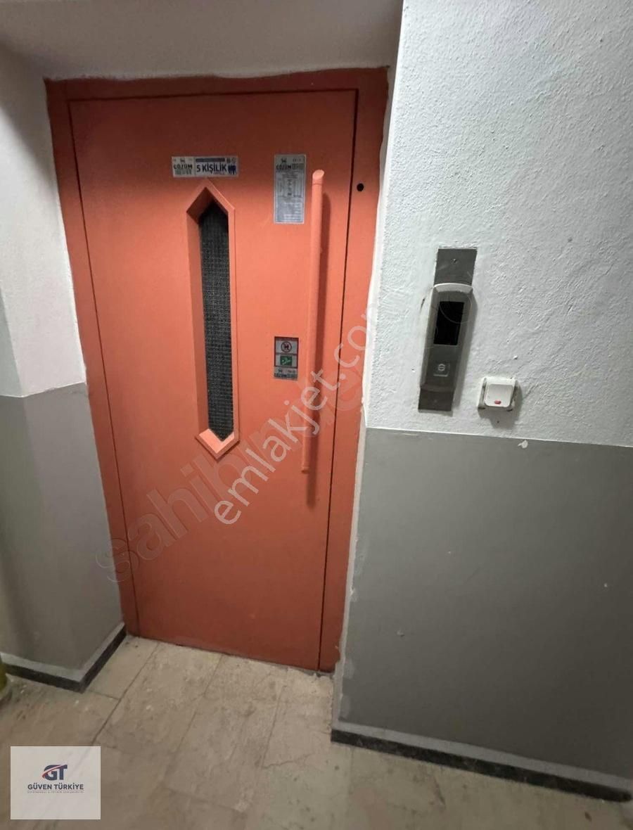 Yeni Ptt Üstünde 2 Daire Bir Satılık