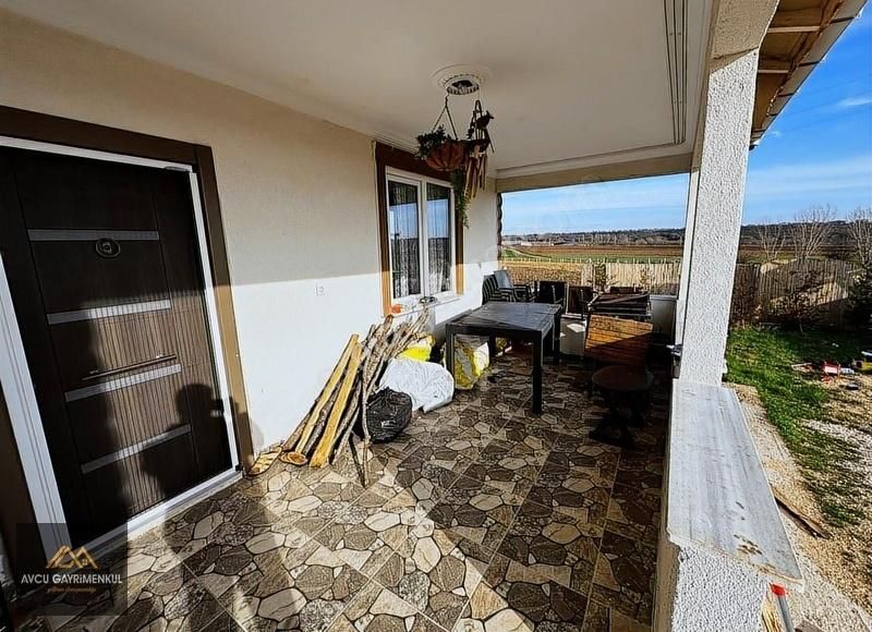 Avcu'dan 5.117 M2 Arazi Ve İçerisinde Satılık Bağ Evi