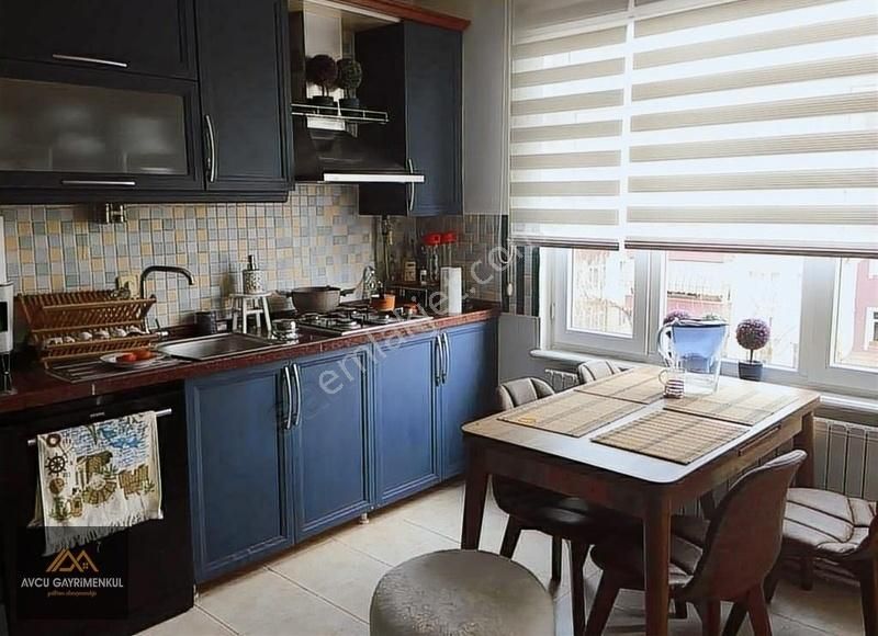 Avcu Dan Büklüm Caddesinde Eşyalı Kiralık 3+1 Daire