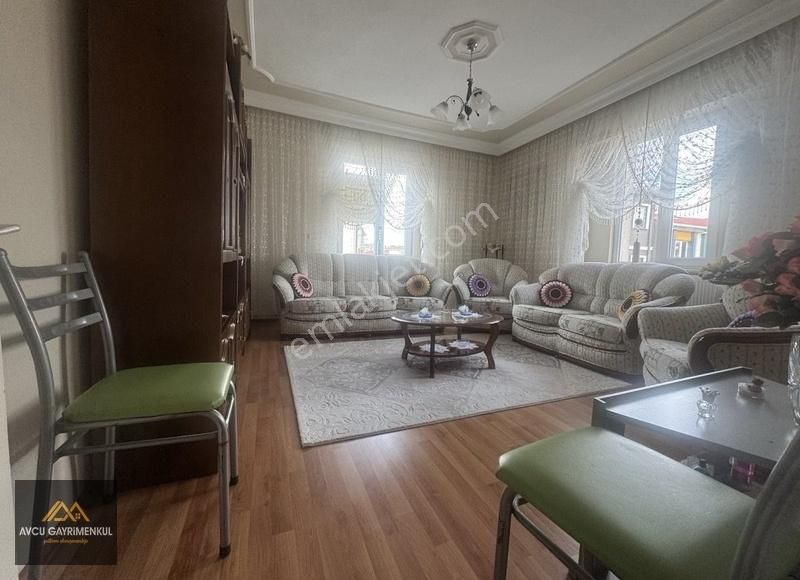 Yılmaz Mahallesinde Çarşıya Yakın Satılık 3+1 110 M2 Daire