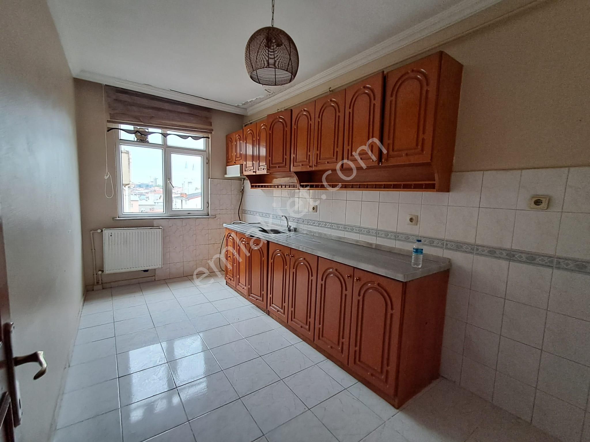 Ataşehir Mevlana Mahallesinde Cadde Üzeri 120m2 3+1 Arakat