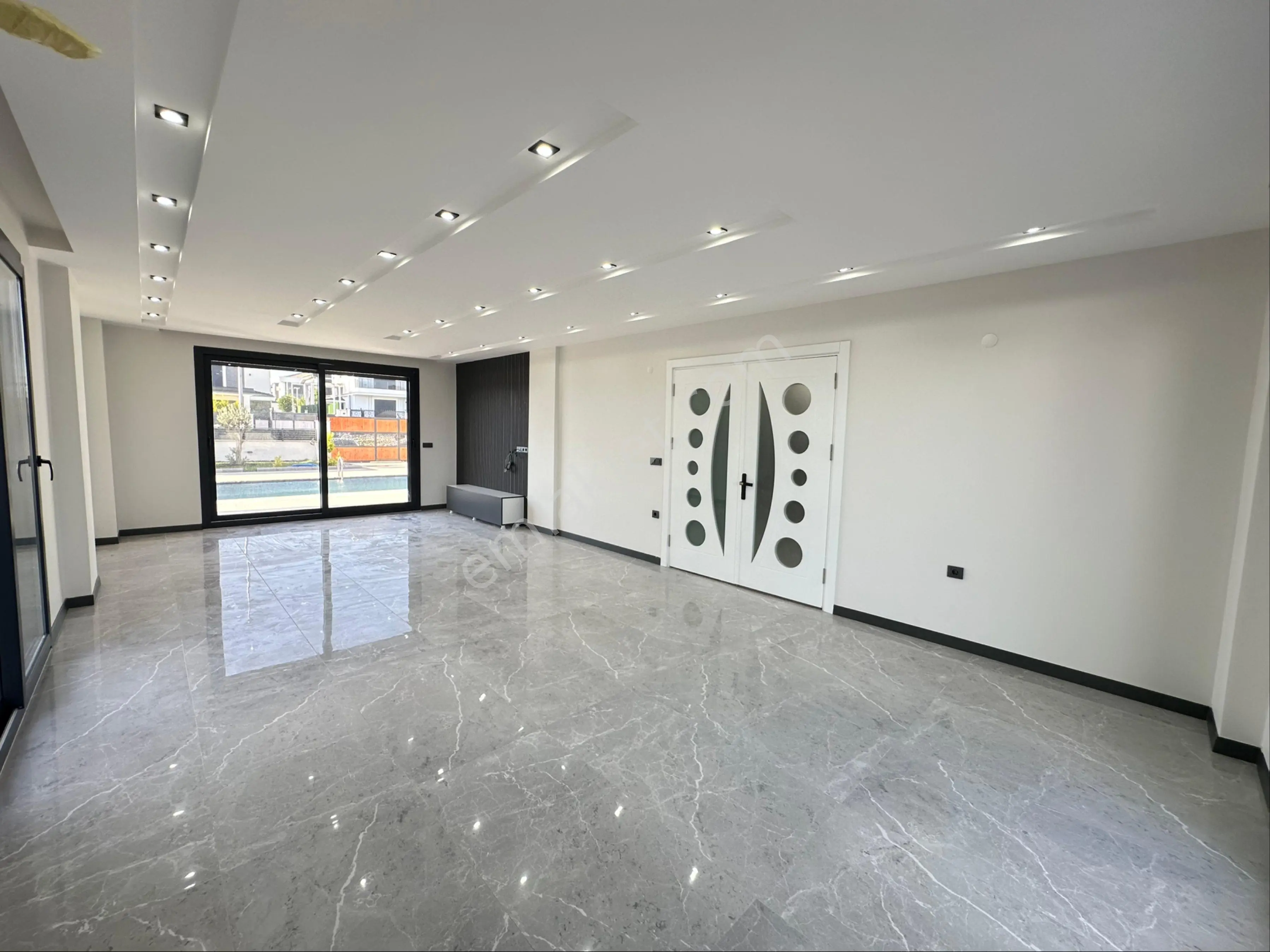 Didim Efelerde Satılık 500 M2 Arsa İçi 4+1 Havuzlu-otoparklı Villa - Görsel 3
