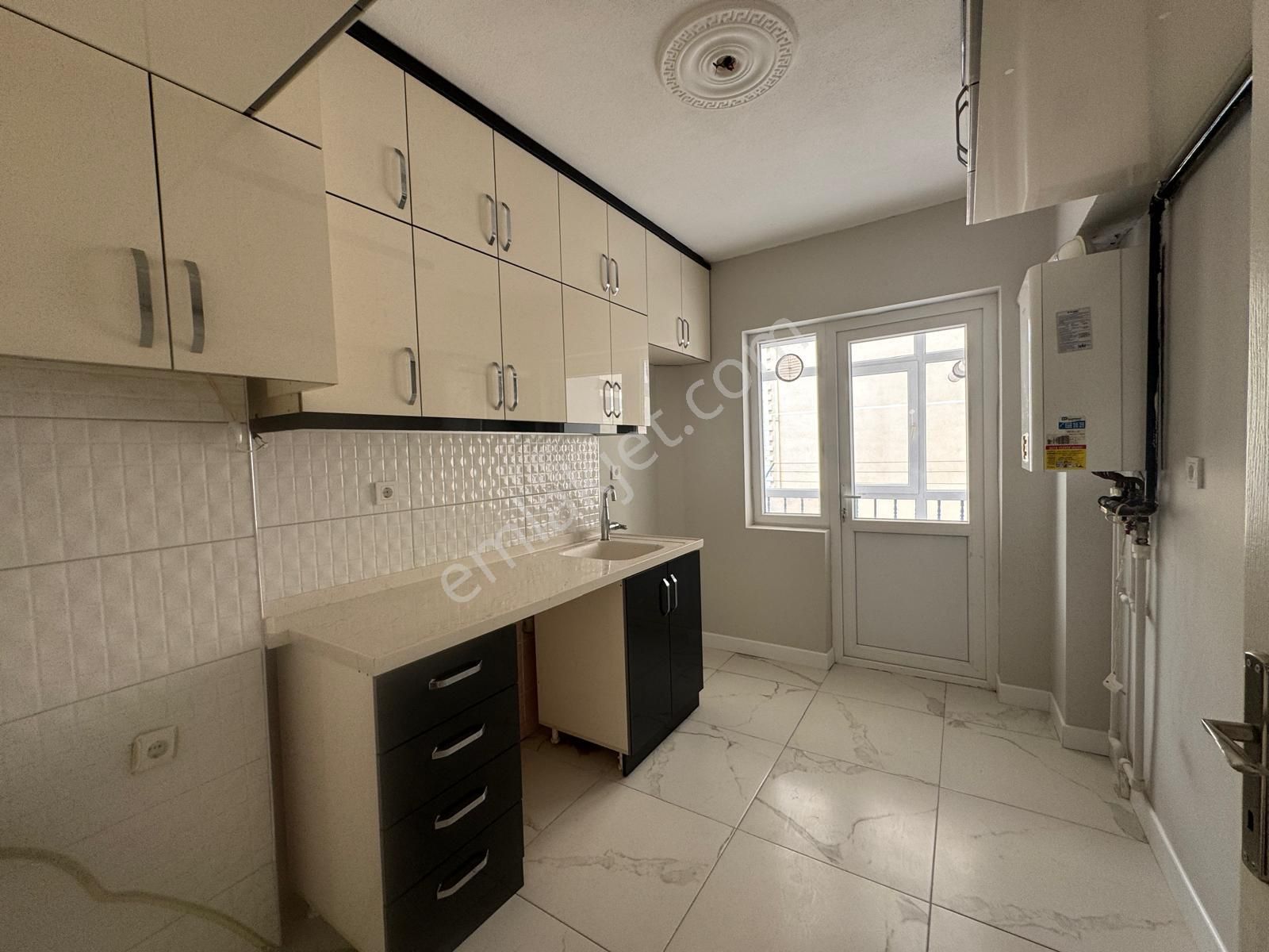 Pınarbaşı Mh'de 3+1 115m²bağımsız Full Yapılı Ara Katta Daire
