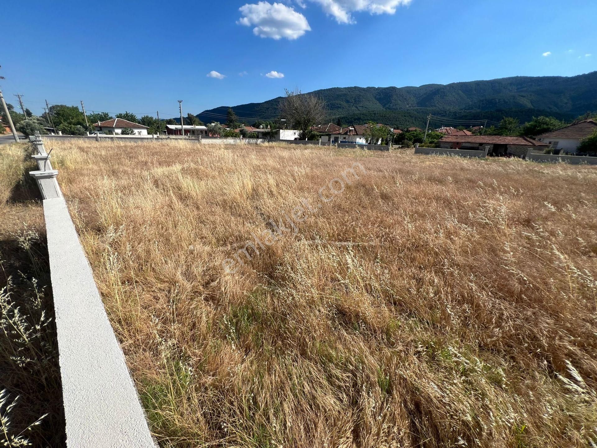 Rota'dan Döğüşbelen'de Köyiçi 600m² Yarıyarıya Bölünebilir Tarla