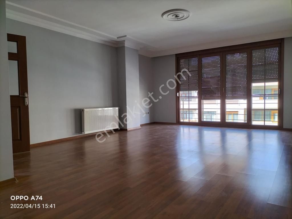 Oryaştan Ataşehir İçerenköy Merkezde Teraslı 200m2 3+2 Dubleks